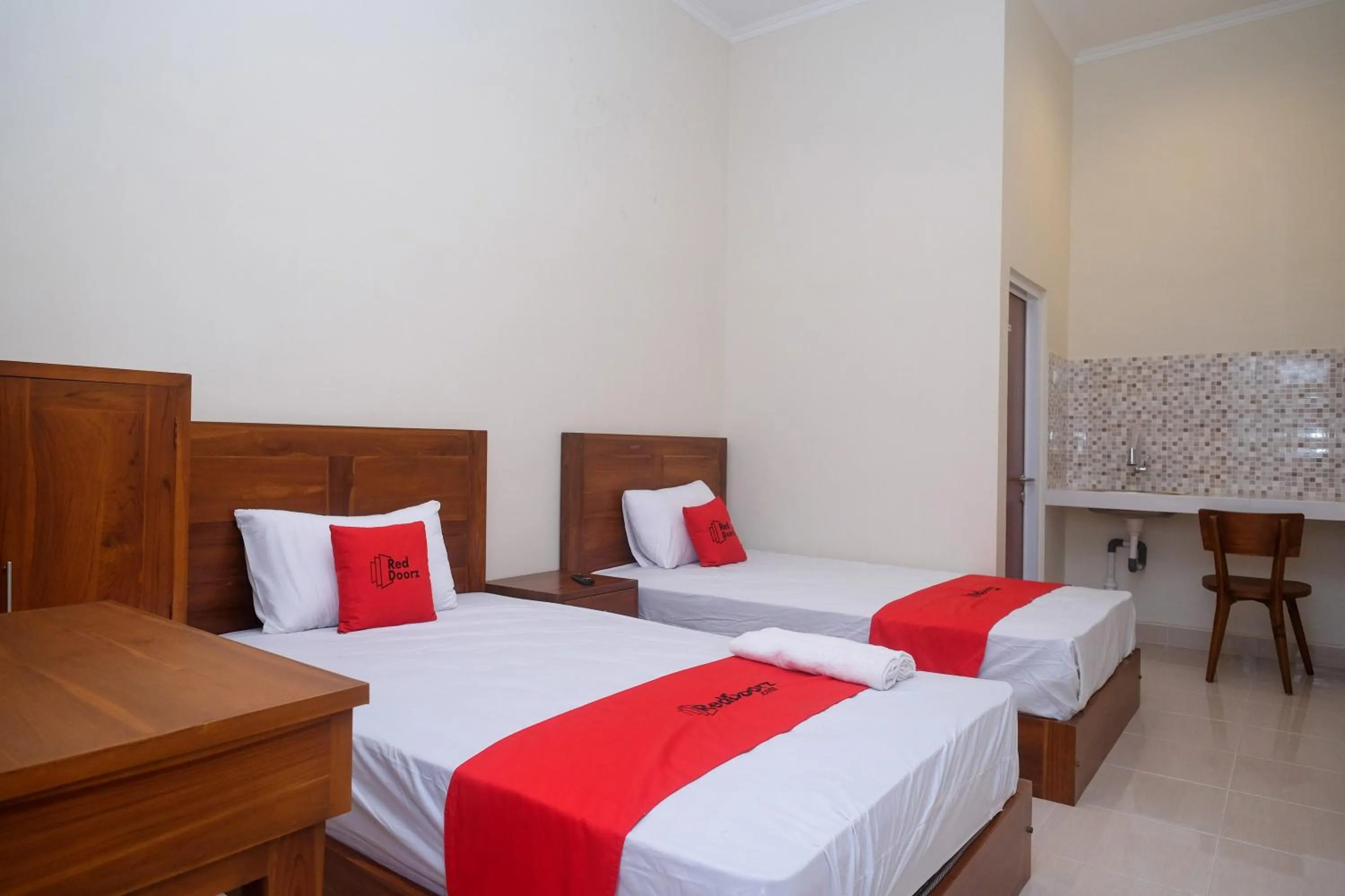 Bed in RedDoorz Syariah near Transmart Pabelan Solo