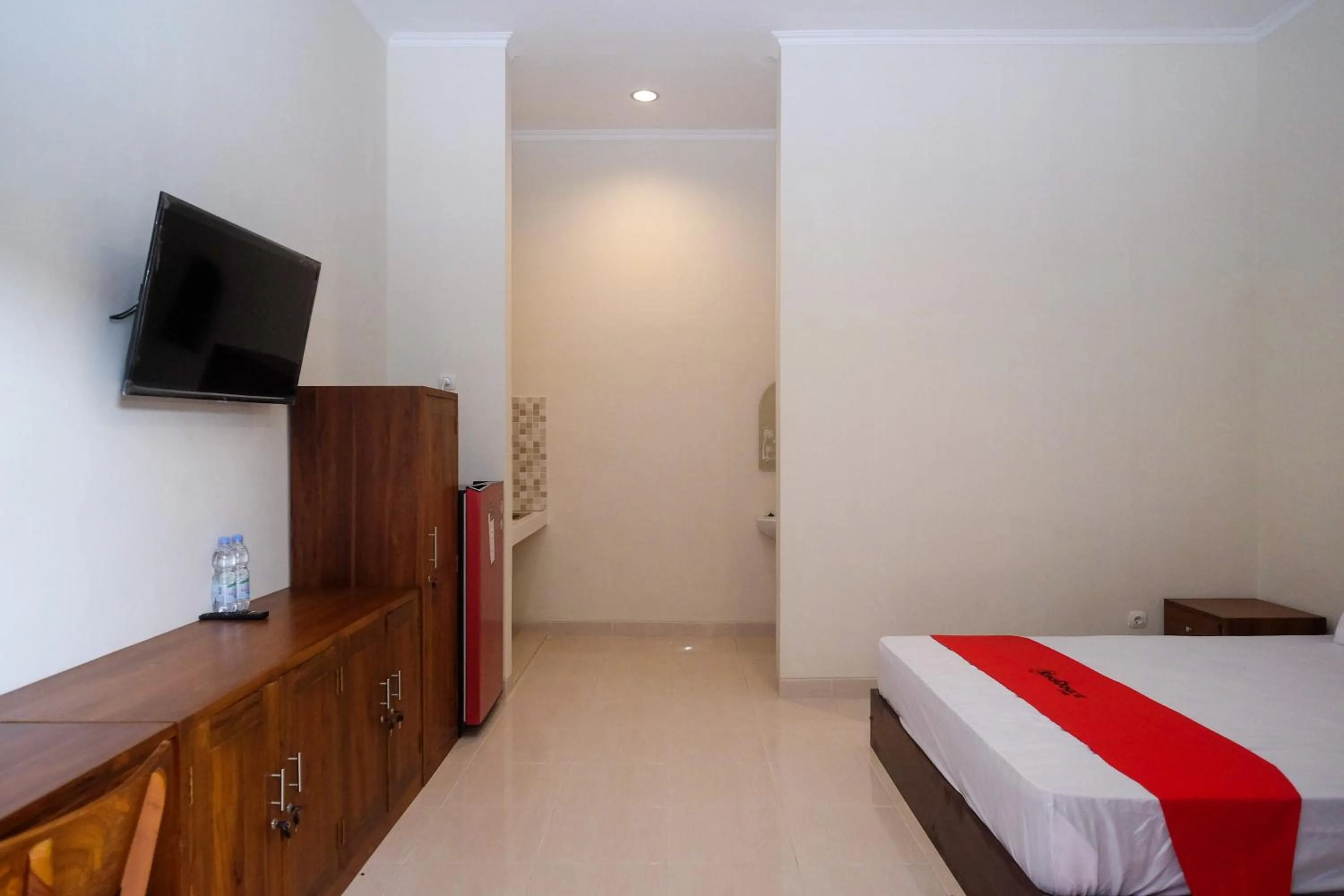 Bed in RedDoorz Syariah near Transmart Pabelan Solo