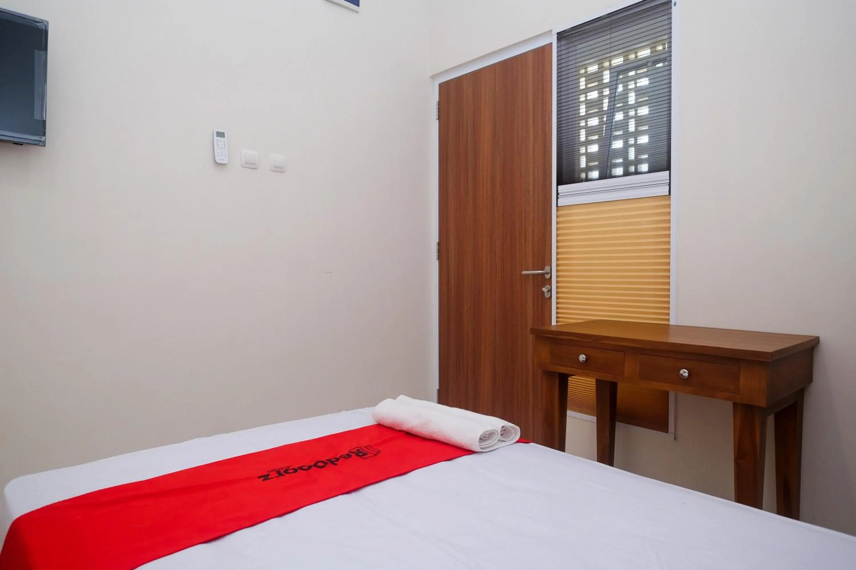 Bed in RedDoorz Syariah near Transmart Pabelan Solo