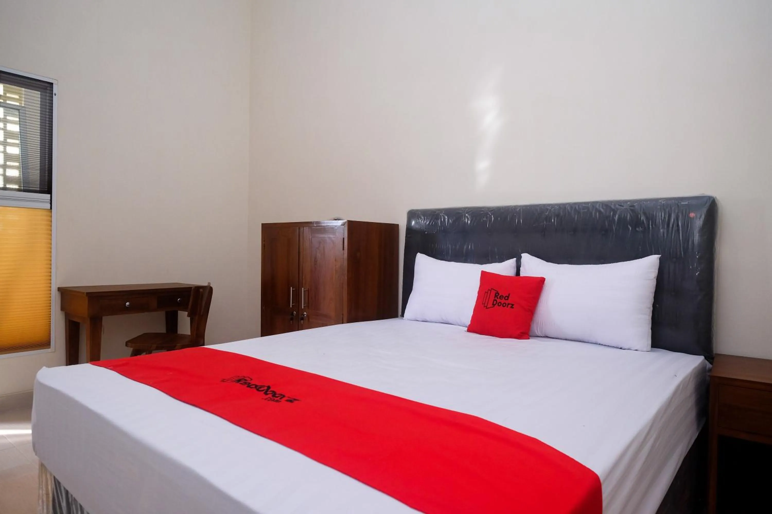 Bed in RedDoorz Syariah near Transmart Pabelan Solo