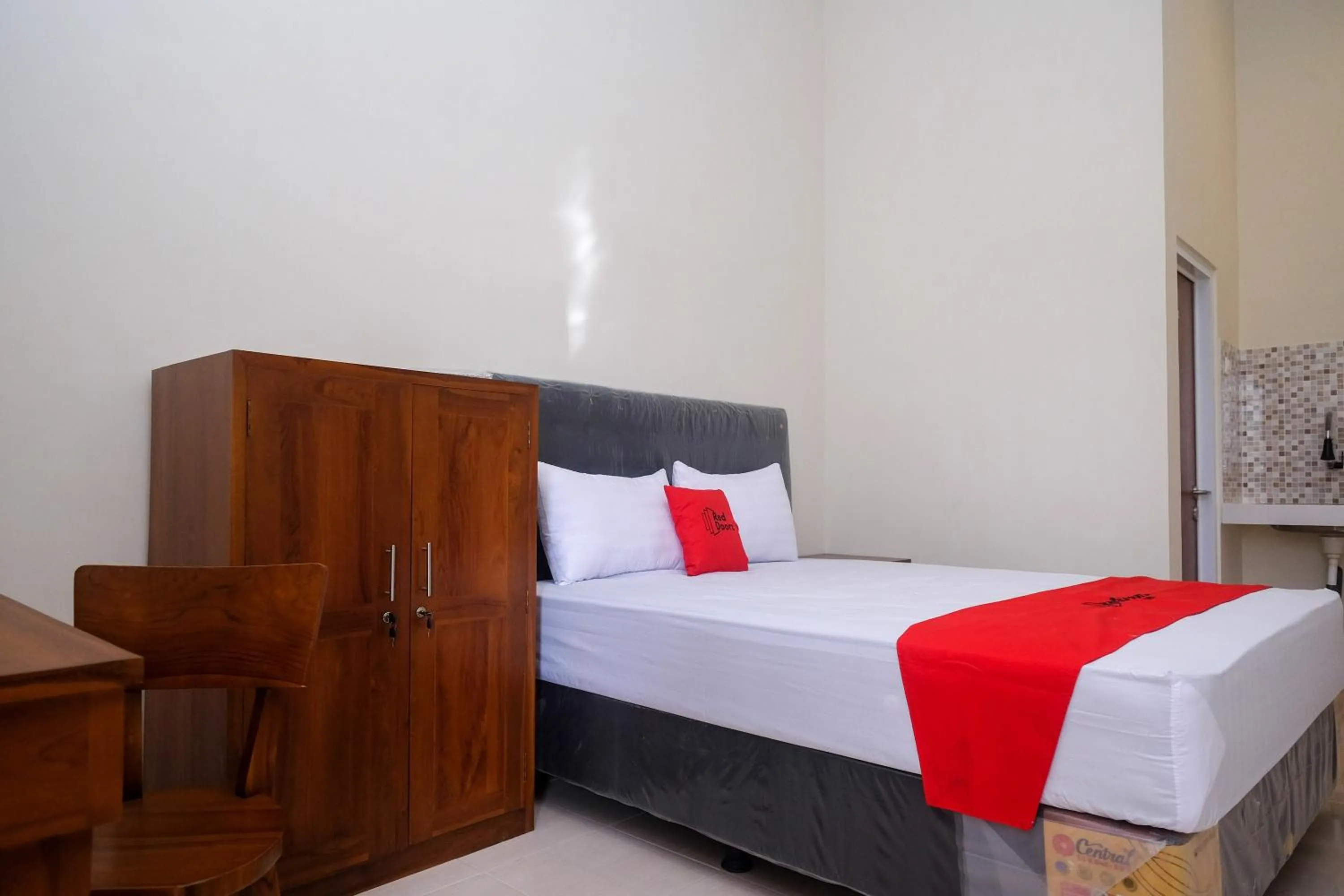 Bed in RedDoorz Syariah near Transmart Pabelan Solo