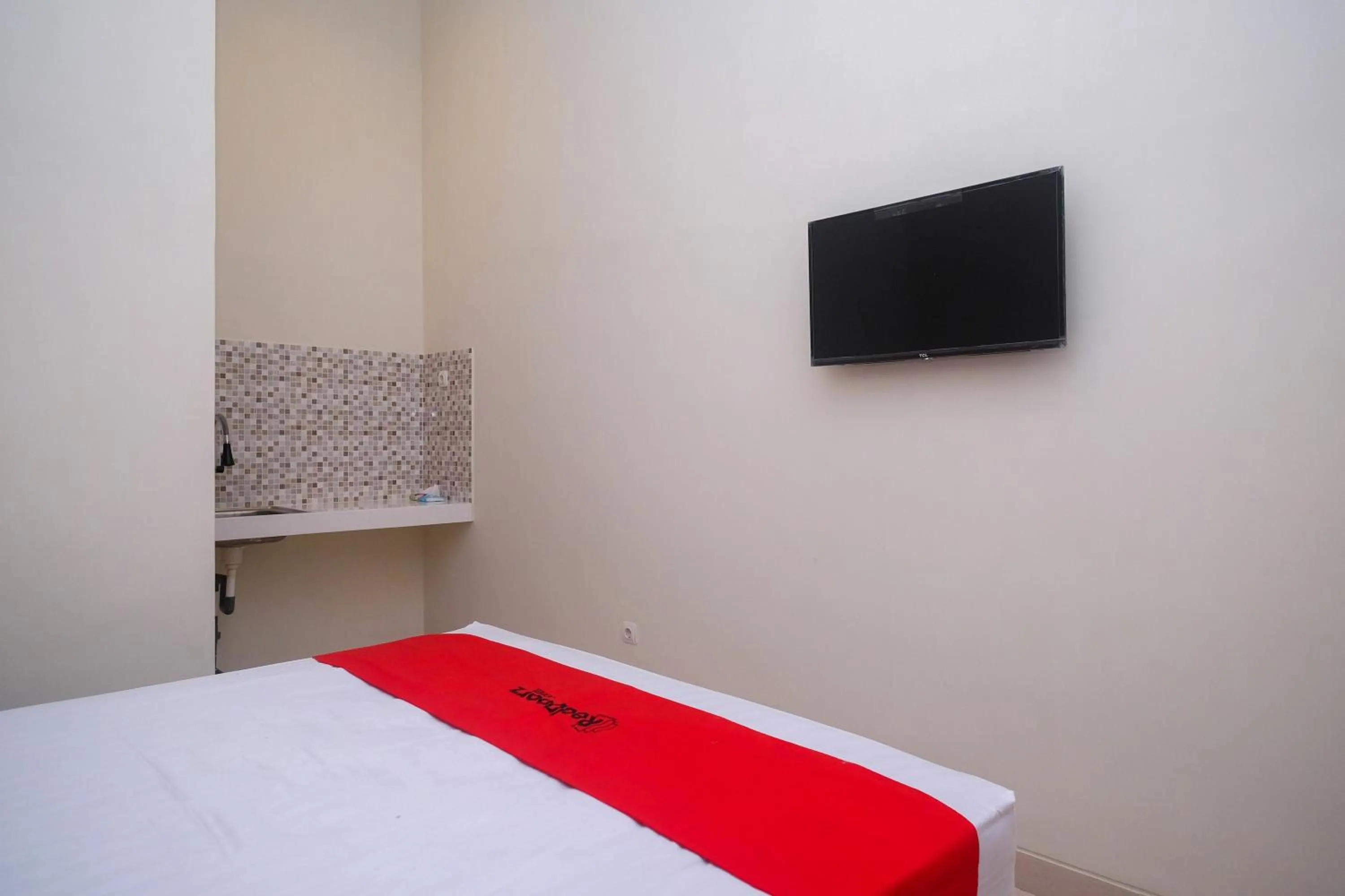 Bed in RedDoorz Syariah near Transmart Pabelan Solo