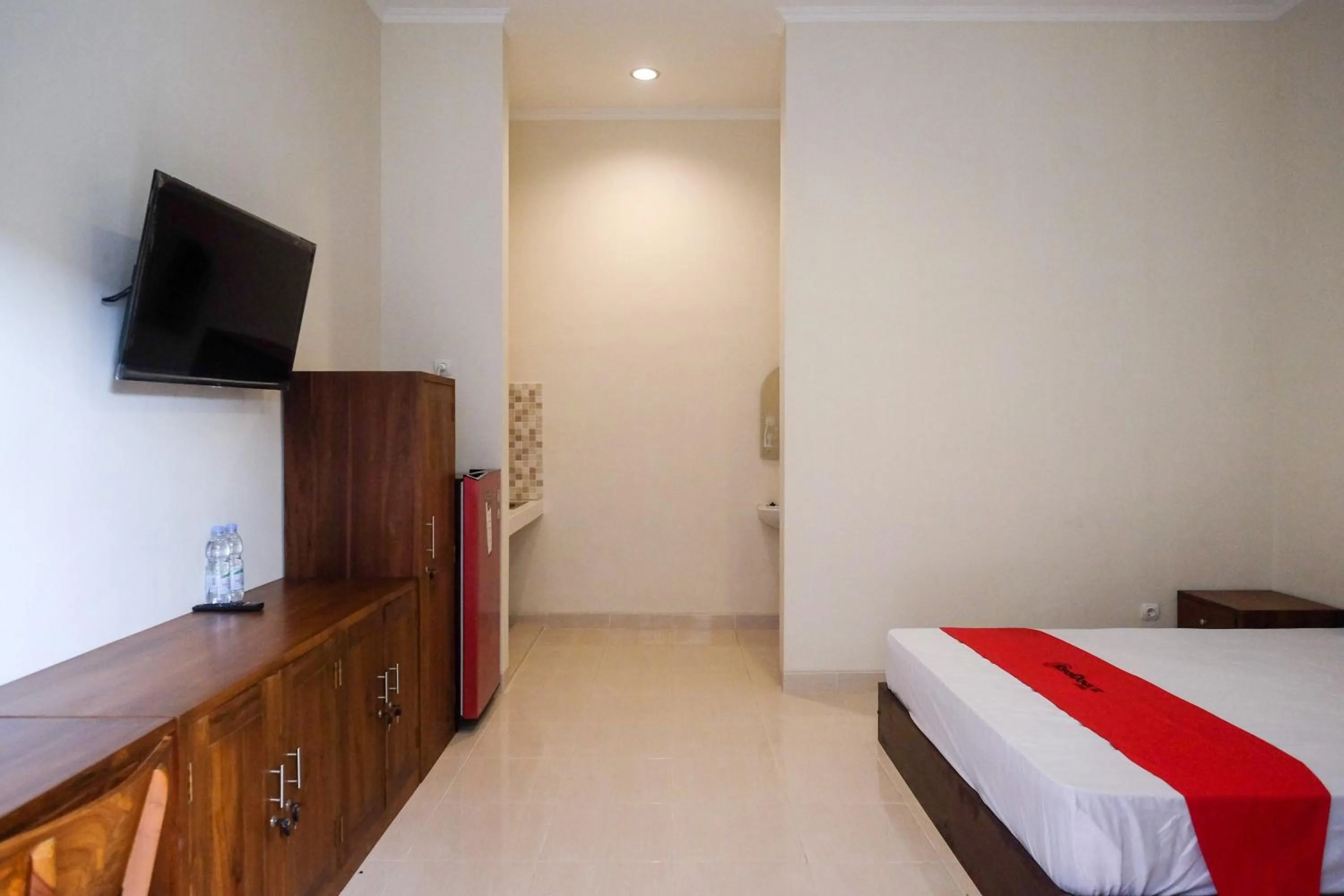 Bed in RedDoorz Syariah near Transmart Pabelan Solo