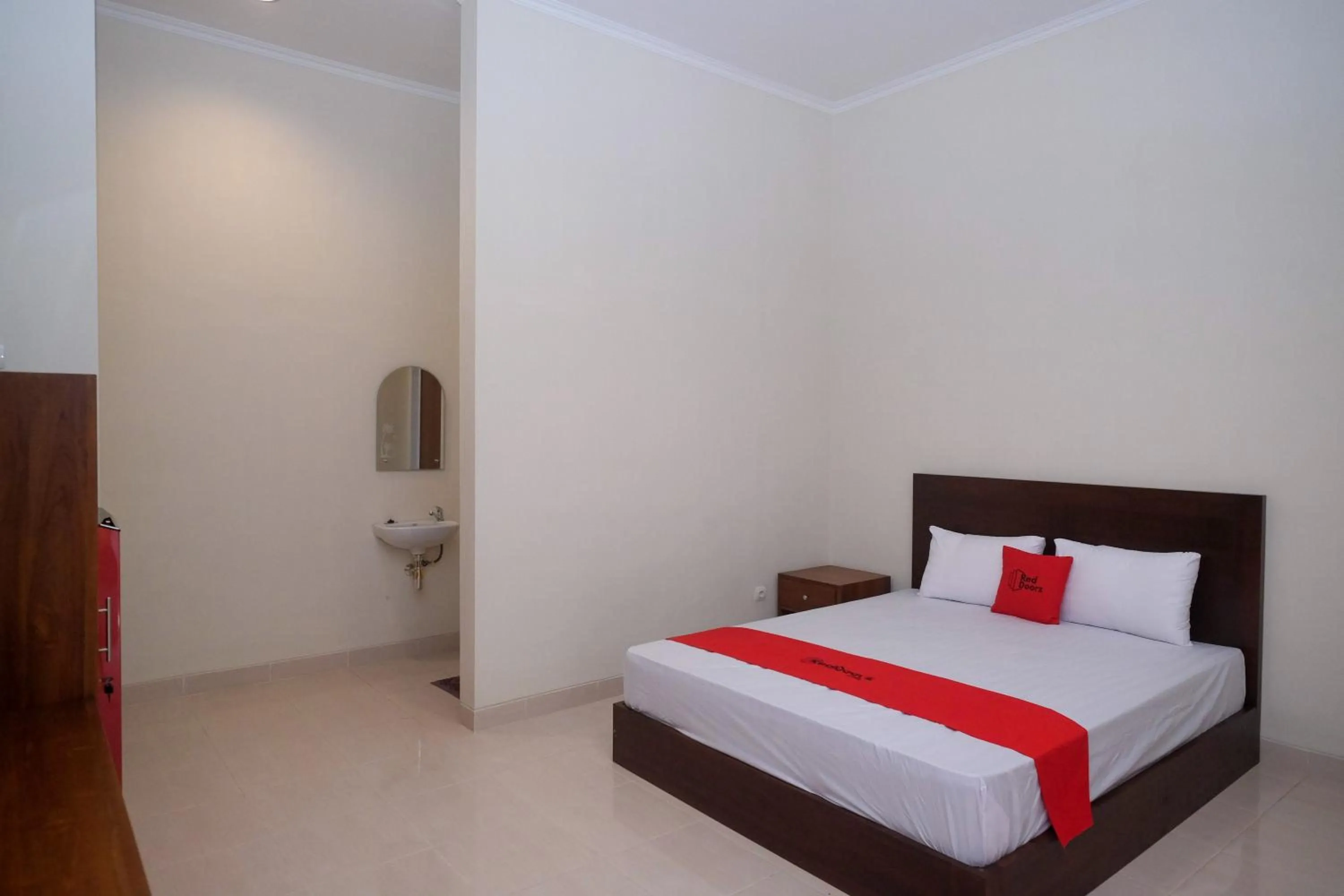 Bed in RedDoorz Syariah near Transmart Pabelan Solo