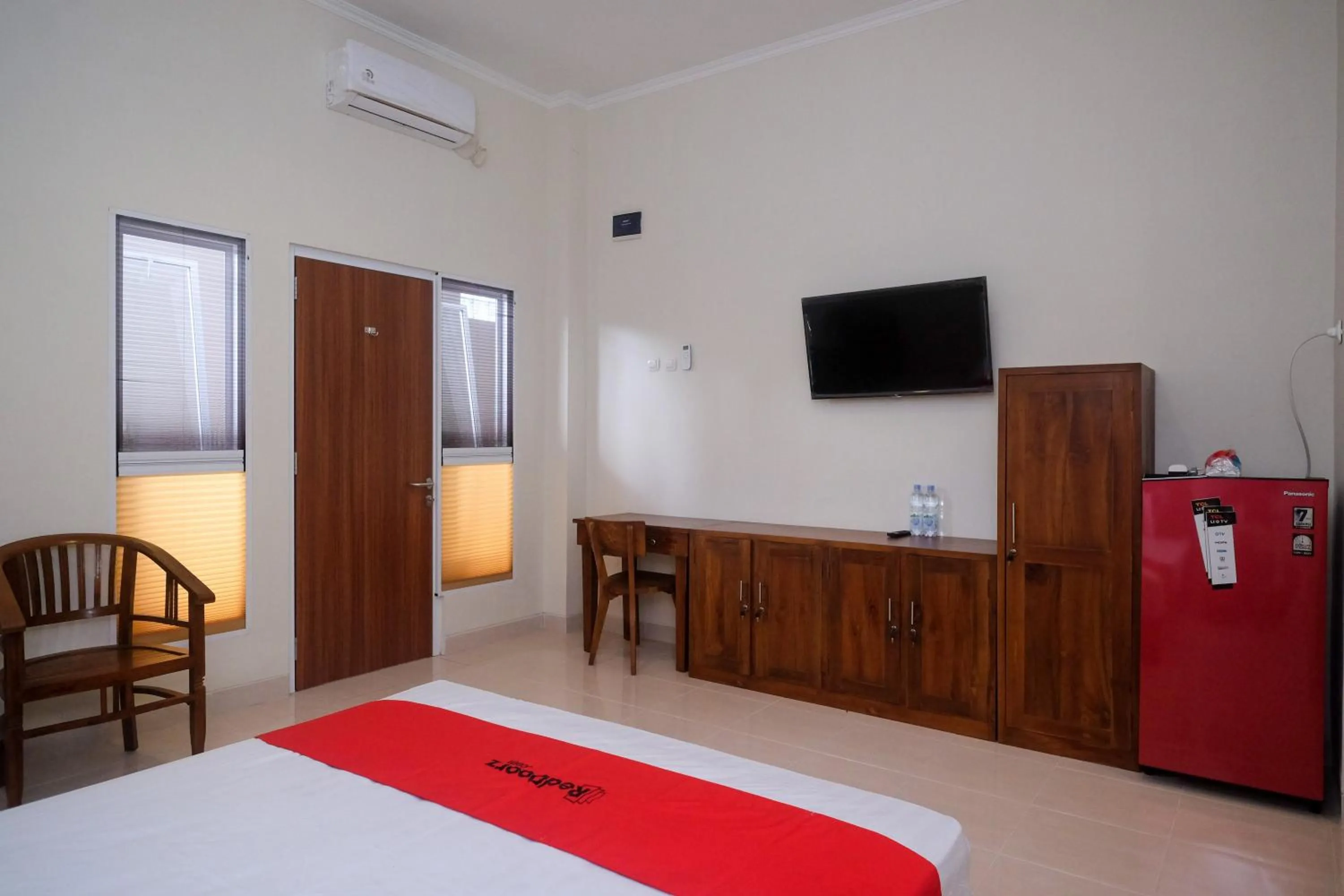 Bed in RedDoorz Syariah near Transmart Pabelan Solo