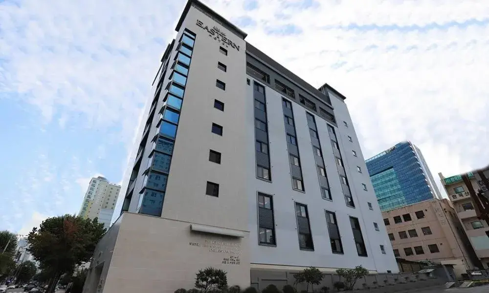 Property building in Dongdaegu Station Eastern Hotel Property building in Dongdaegu Station Eastern Hotel