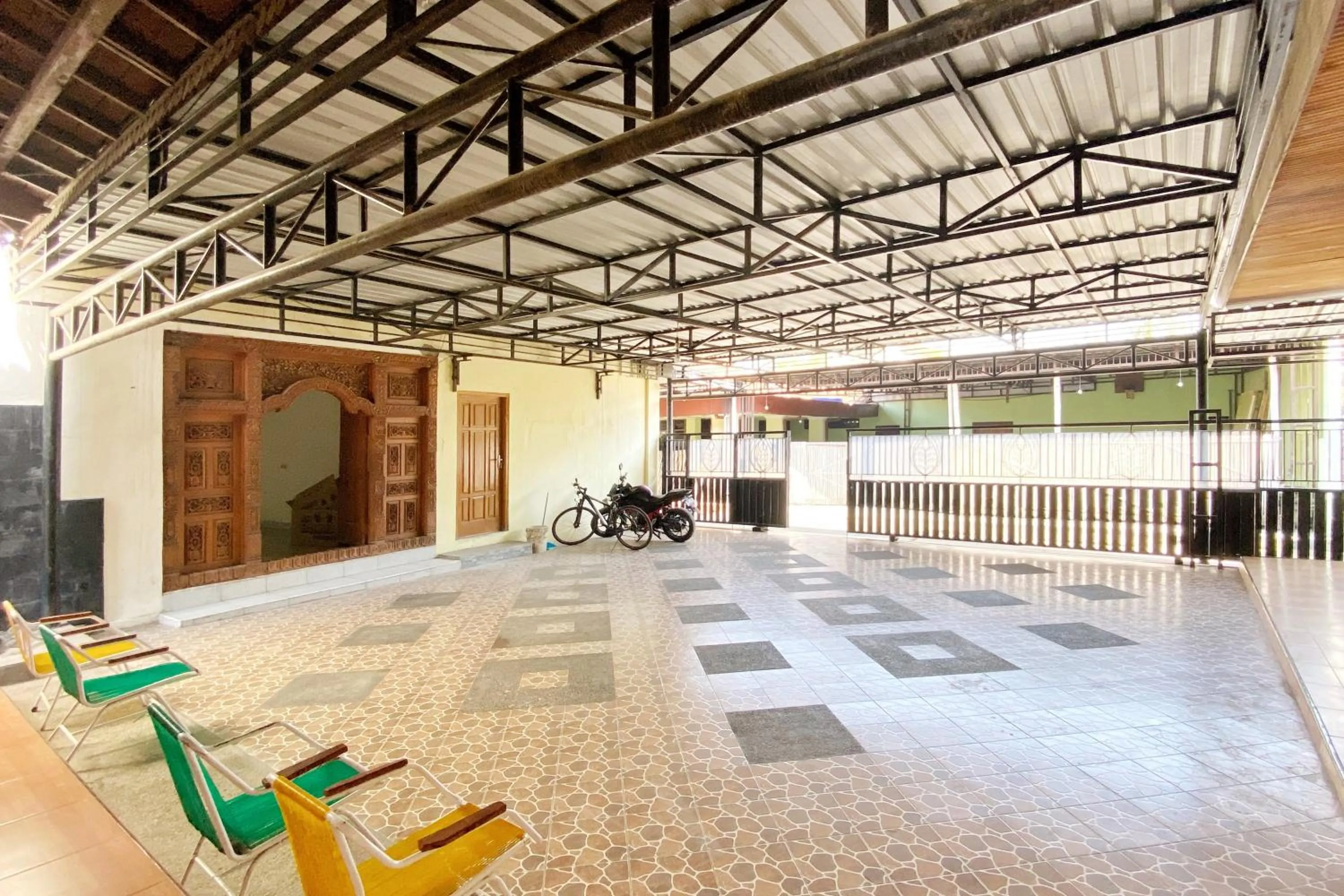 Adipura Guesthouse Syariah Mitra RedDoorz near Terminal Nganjuk
