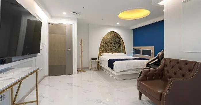 The Bay Hotel and Pool Villa