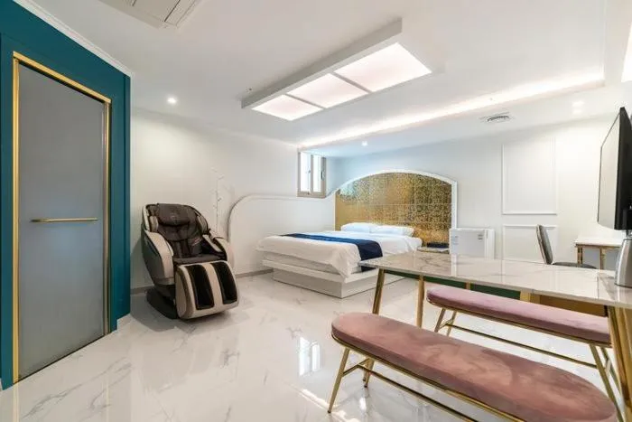 The Bay Hotel and Pool Villa