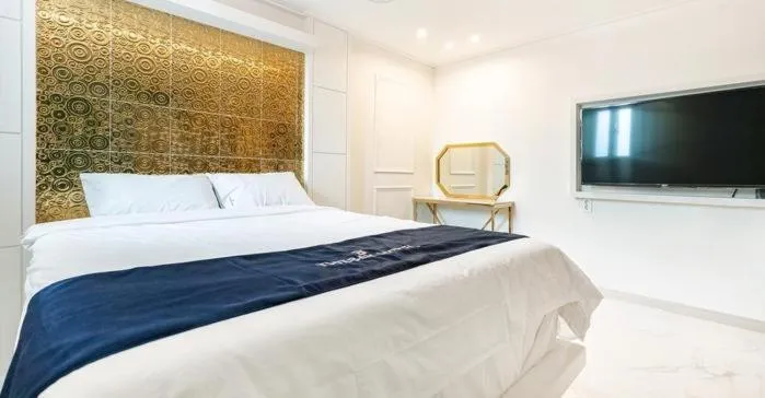 The Bay Hotel and Pool Villa