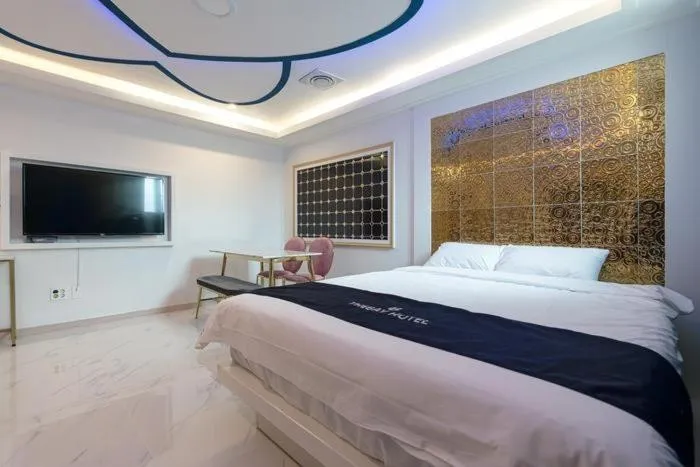 The Bay Hotel and Pool Villa