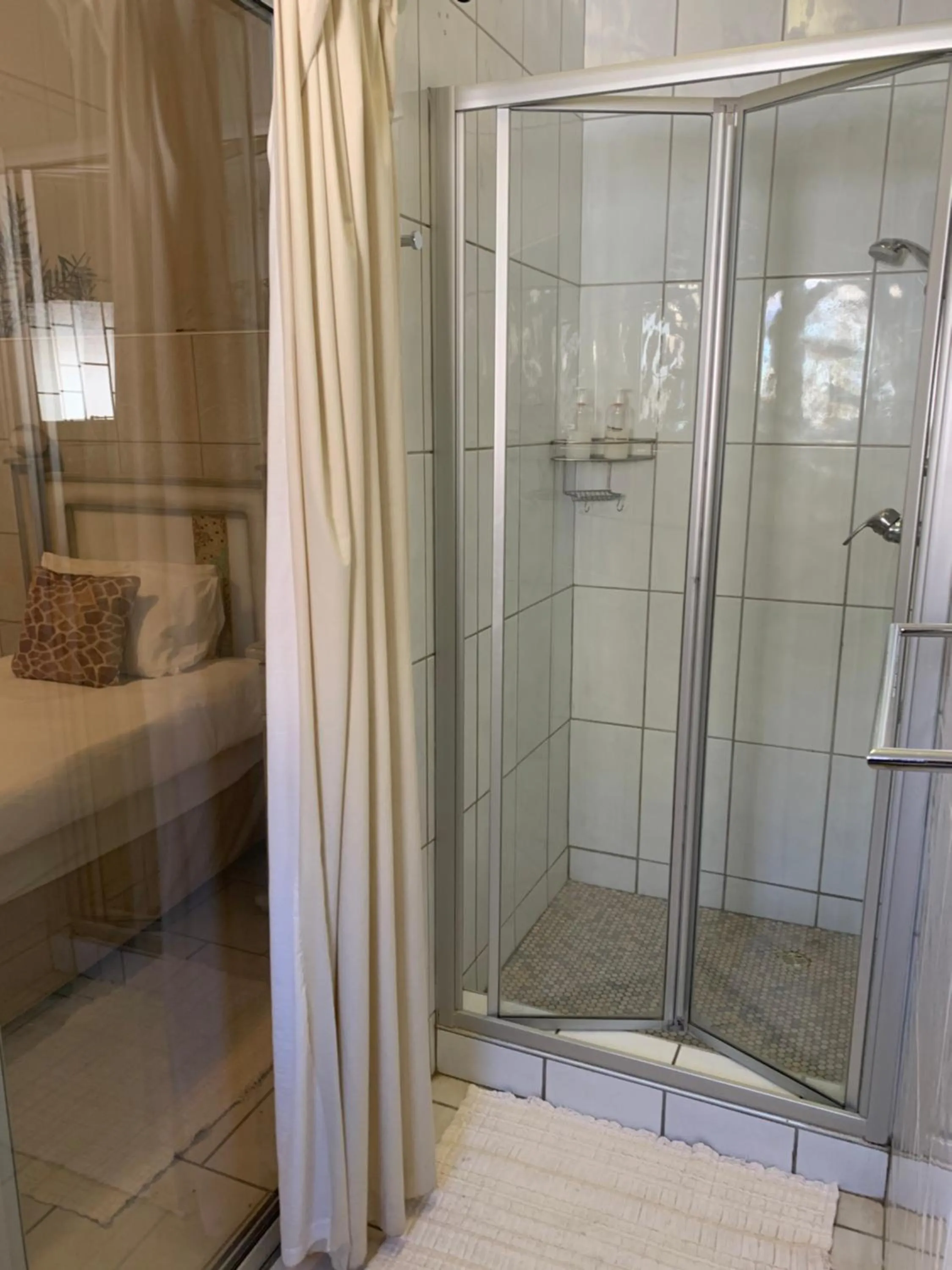 Shower in Hotel Pension Casa Africana