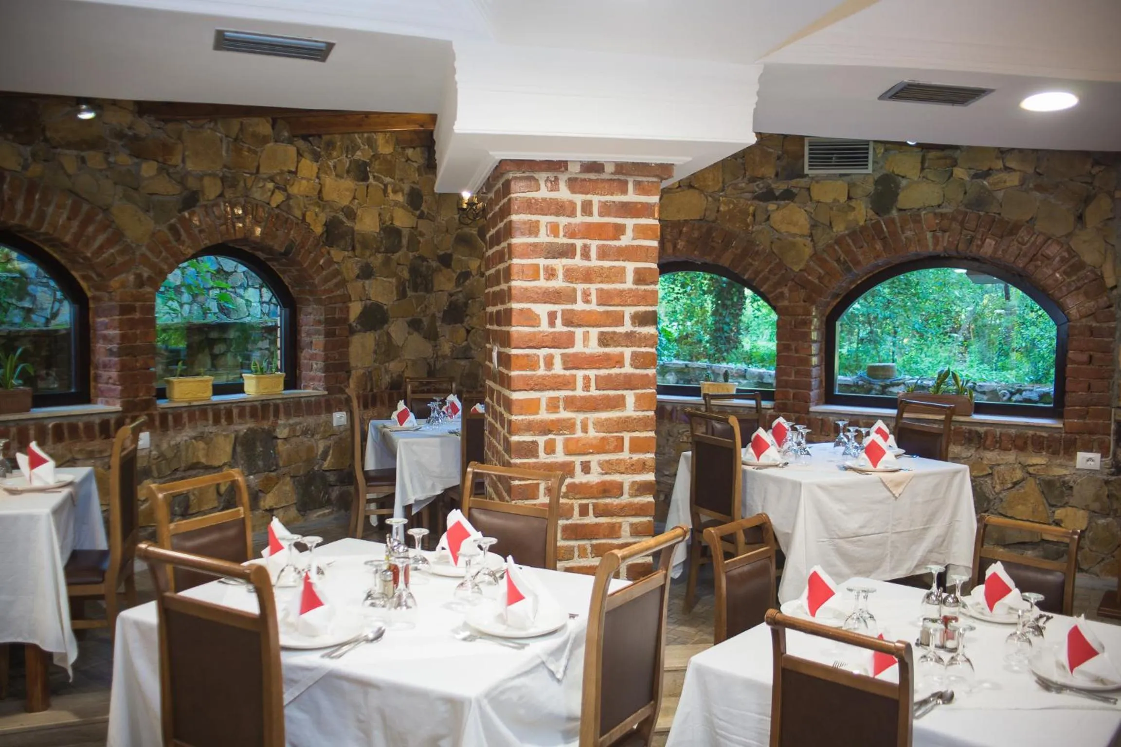 Restaurant/places to eat in Hotel Livia