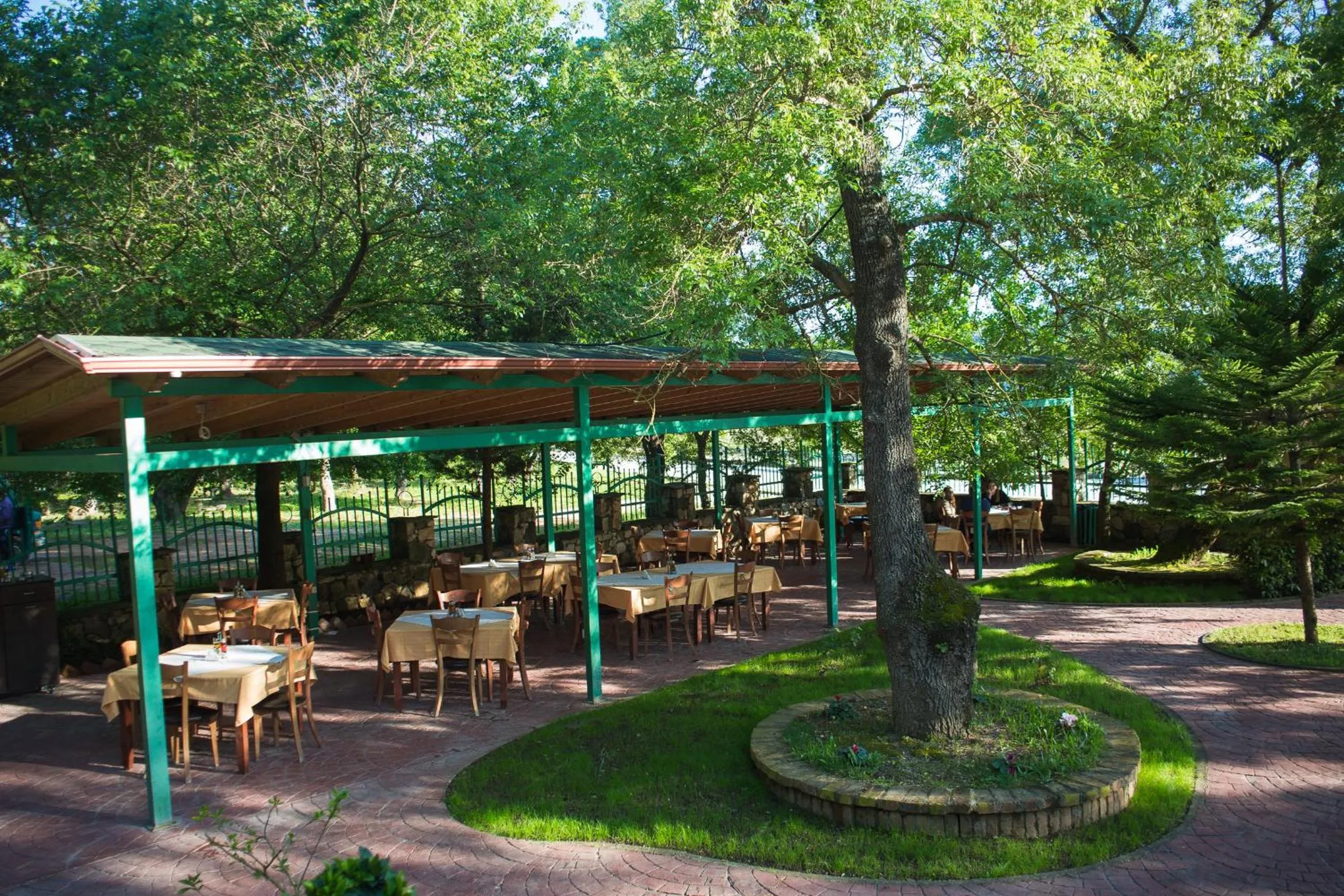 Restaurant/places to eat in Hotel Livia