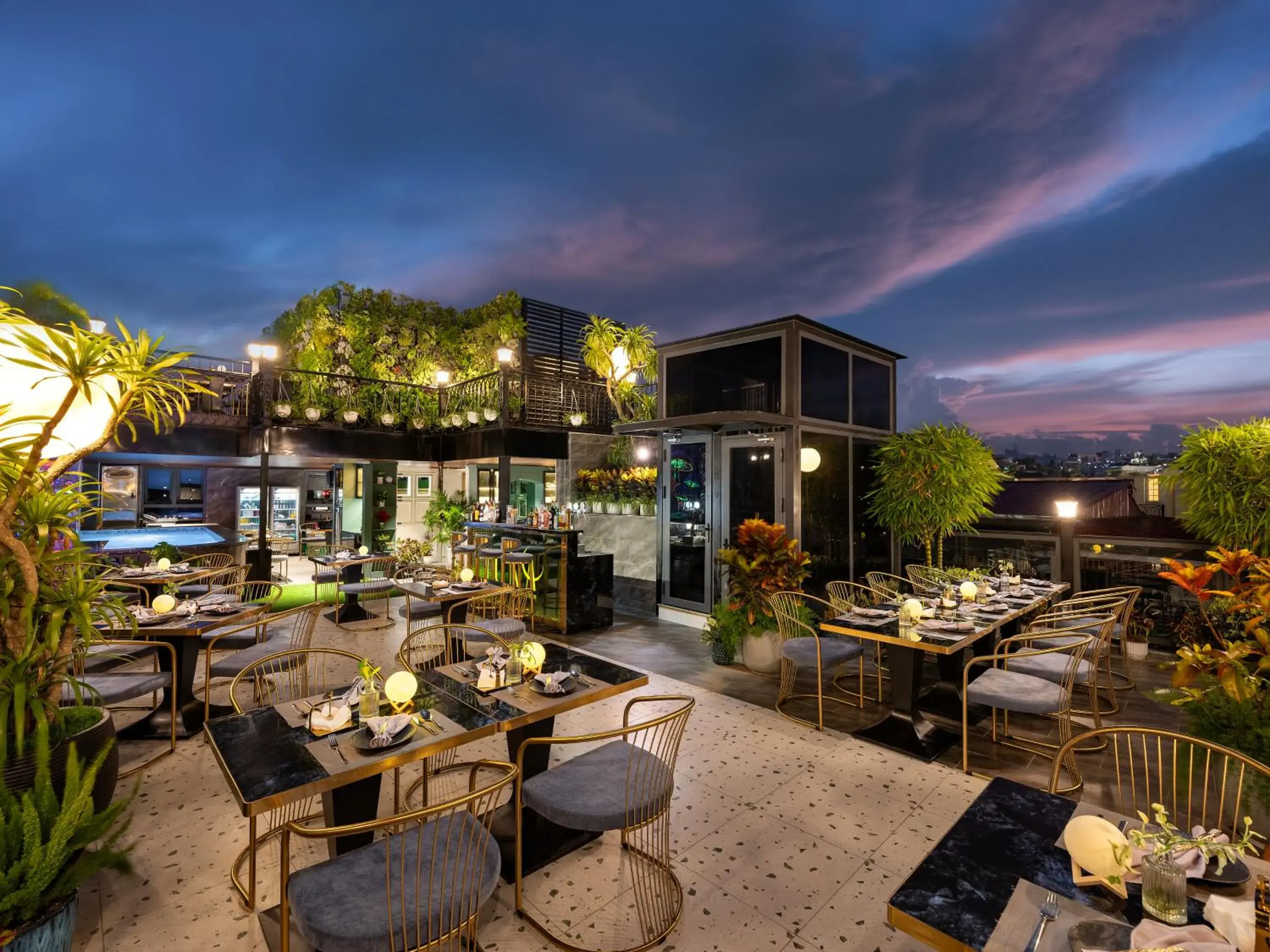 Restaurant/places to eat in L'Signature Hotel & Spa Restaurant/places to eat in L'Signature Hotel & Spa