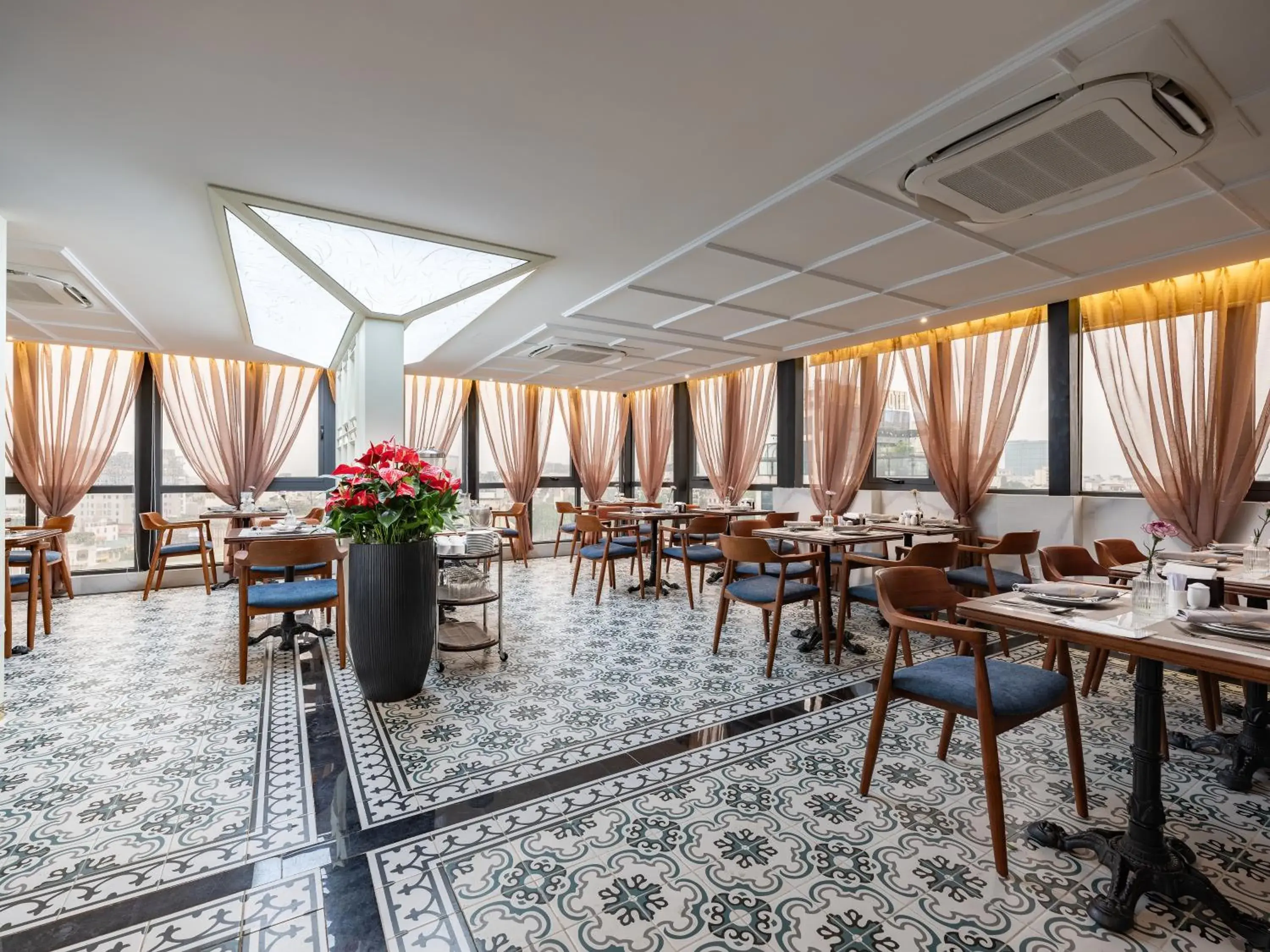 Restaurant/places to eat in L'Signature Hotel & Spa Restaurant/places to eat in L'Signature Hotel & Spa