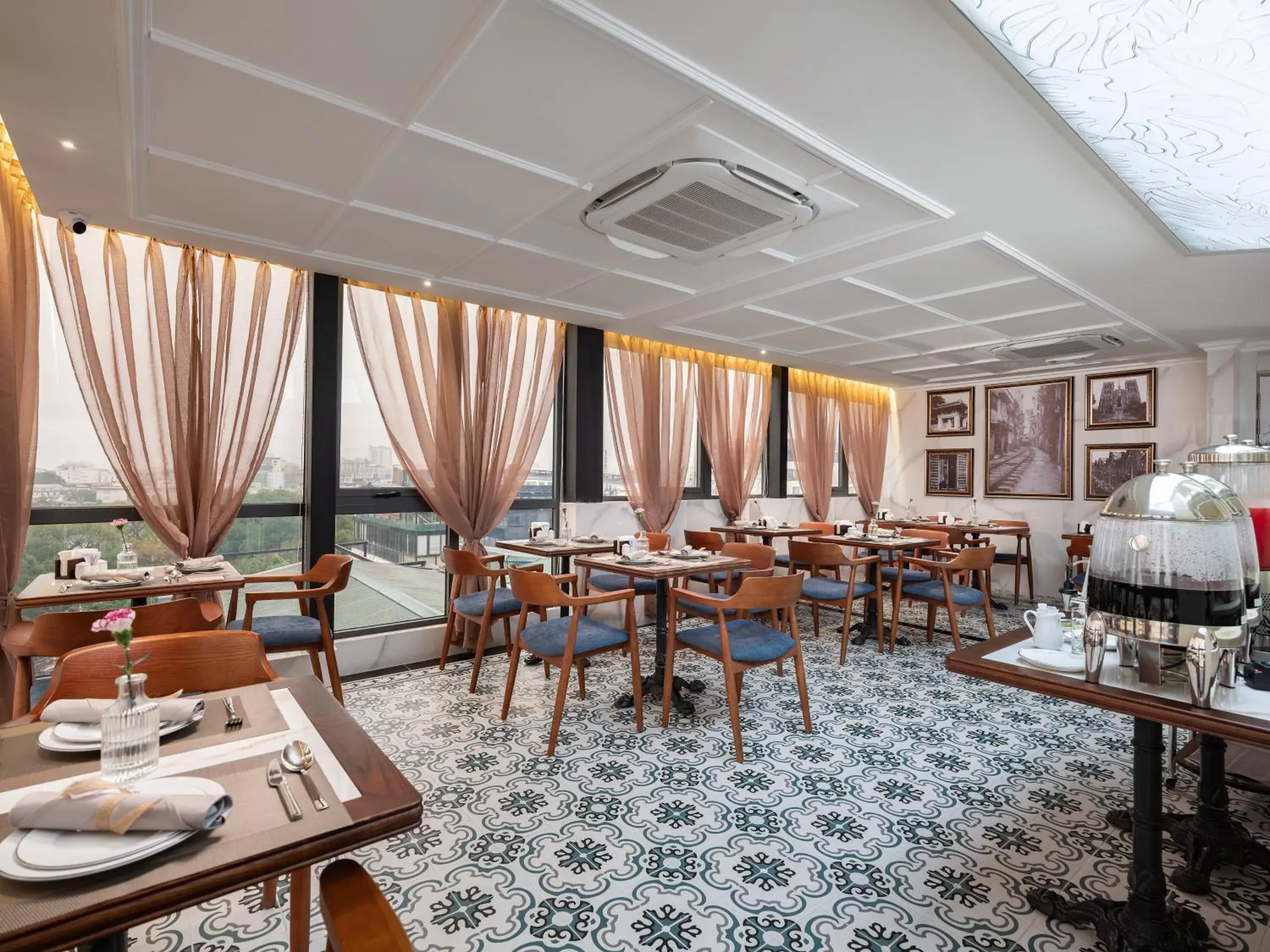 Restaurant/places to eat in L'Signature Hotel & Spa Restaurant/places to eat in L'Signature Hotel & Spa