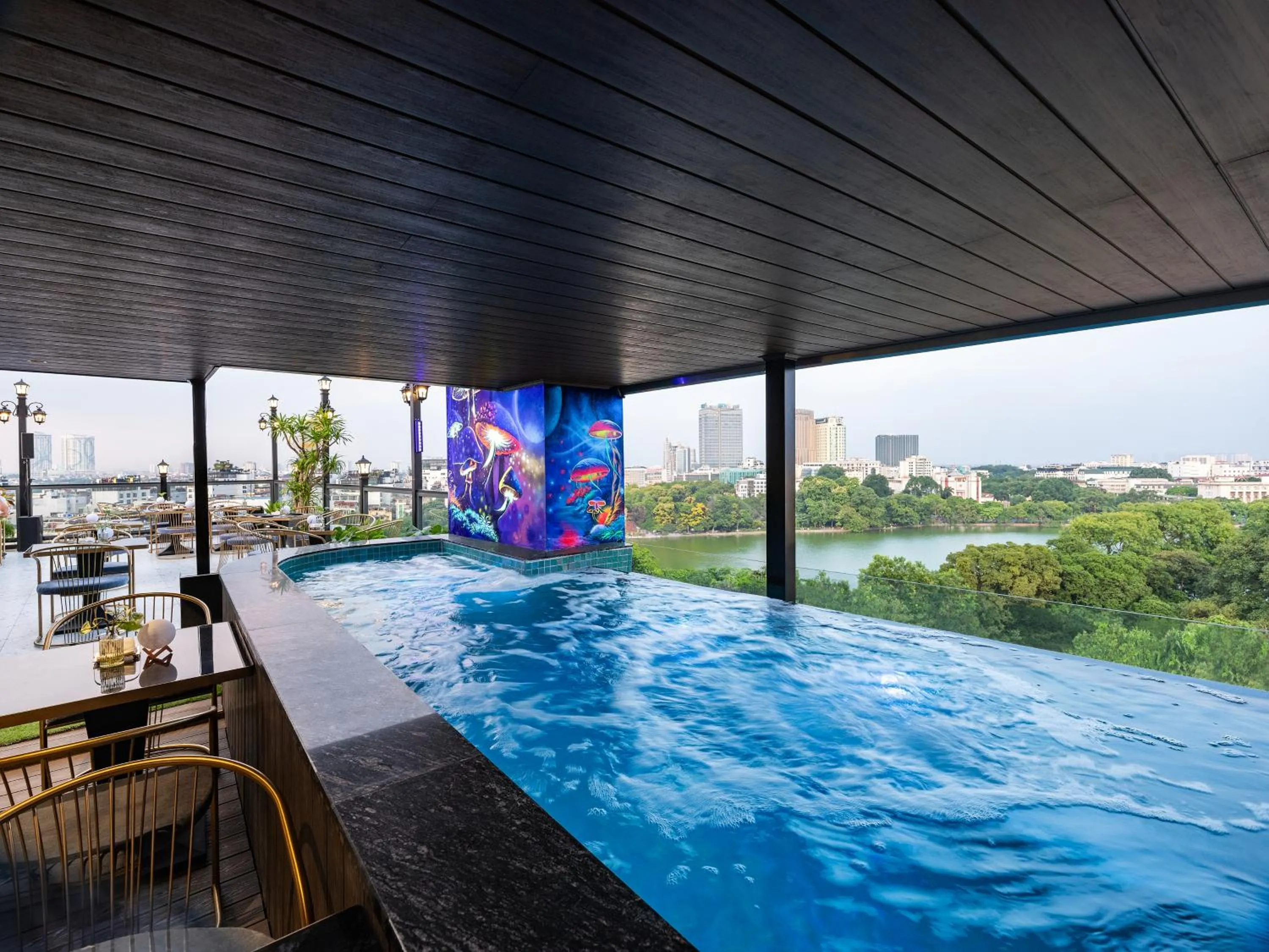 Restaurant/places to eat in L'Signature Hotel & Spa