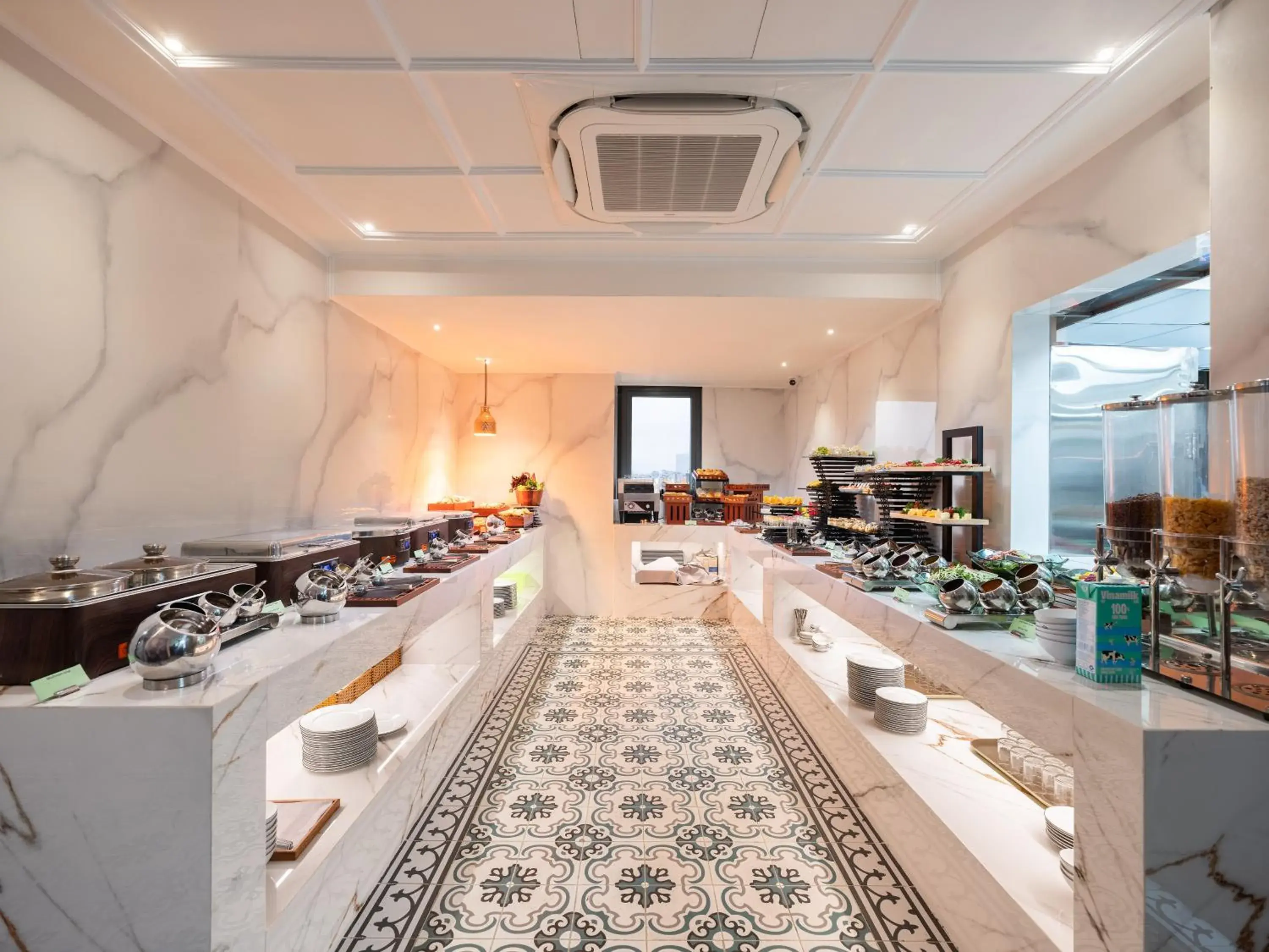 Restaurant/places to eat in L'Signature Hotel & Spa Restaurant/places to eat in L'Signature Hotel & Spa