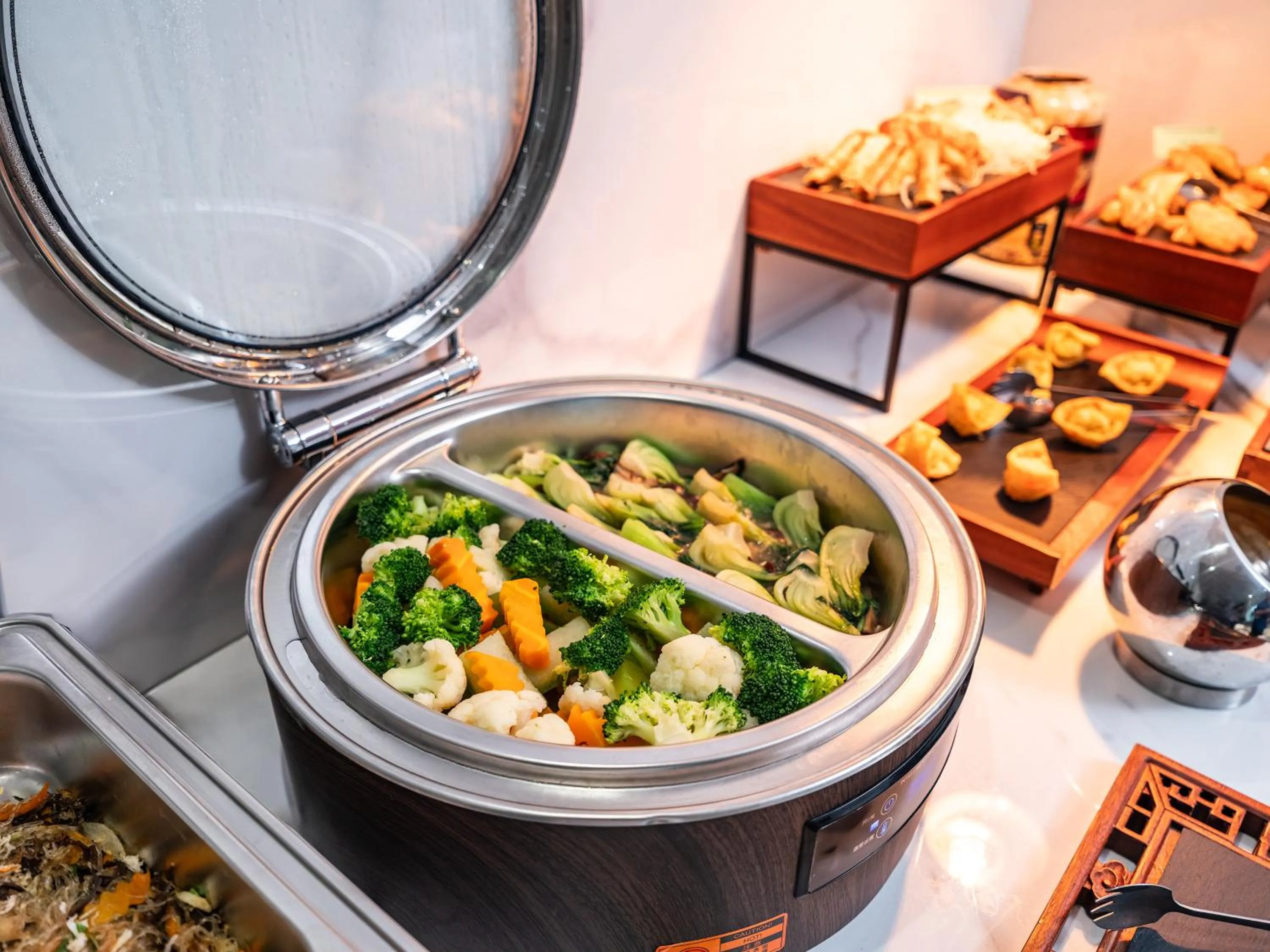 Restaurant/places to eat in L'Signature Hotel & Spa