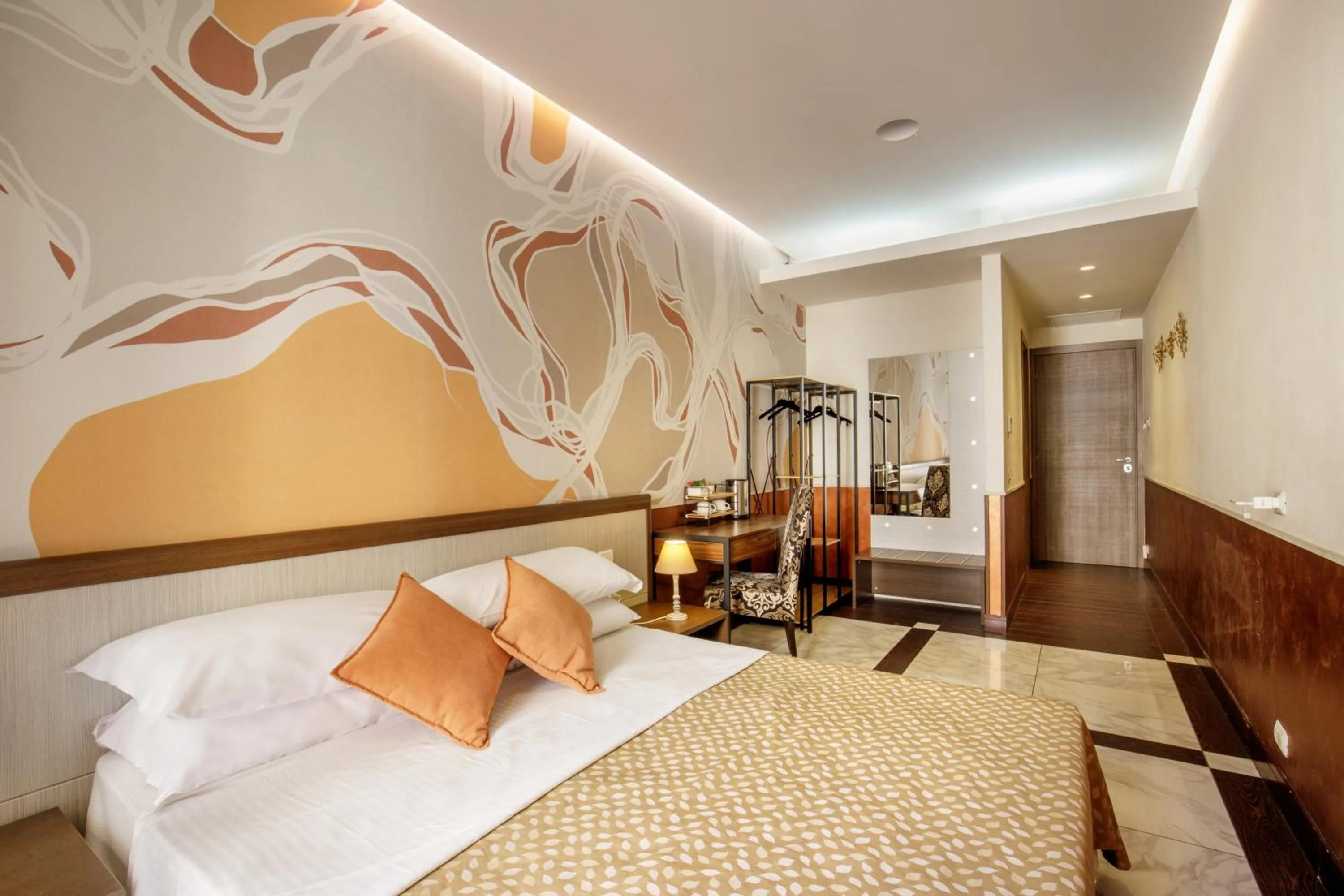 Photo of the whole room, Bed in Corso Grand Suite