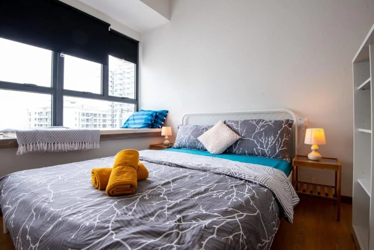 Bed in A Stylish 2BR Suite Water Views Free Parking