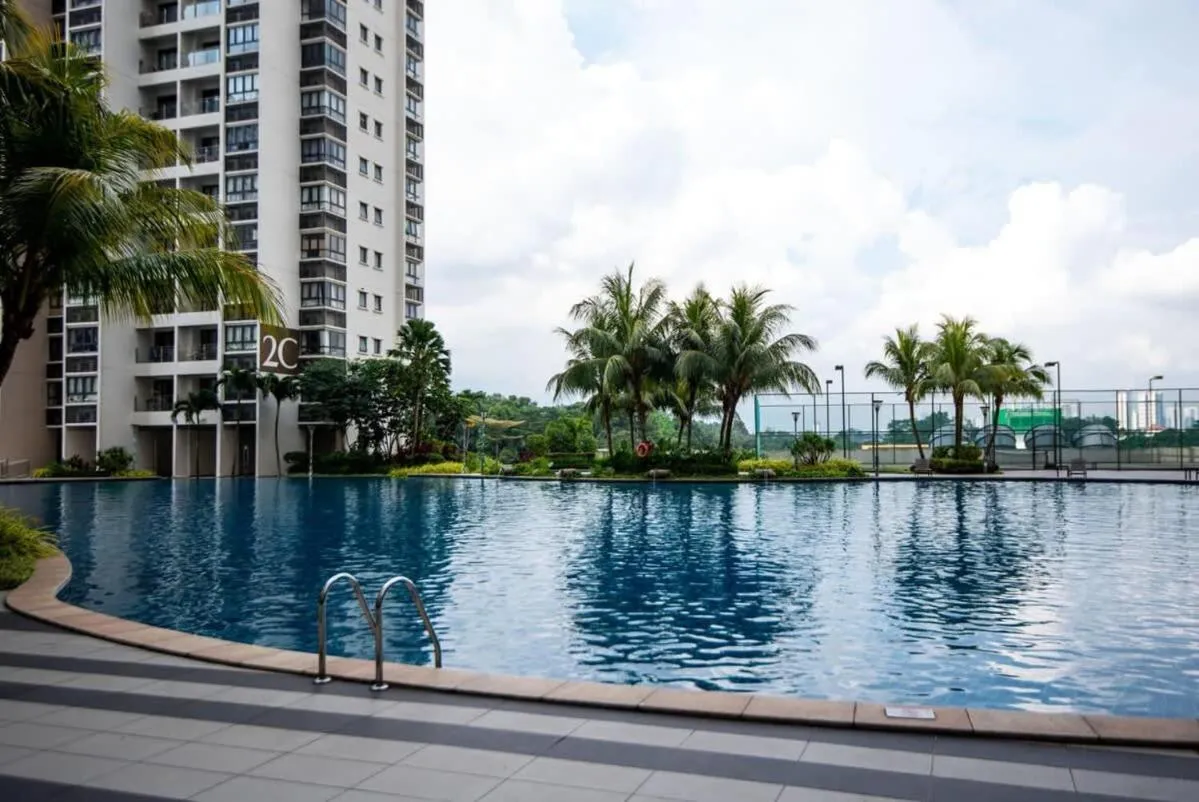A Stylish 2BR Suite Water Views Free Parking