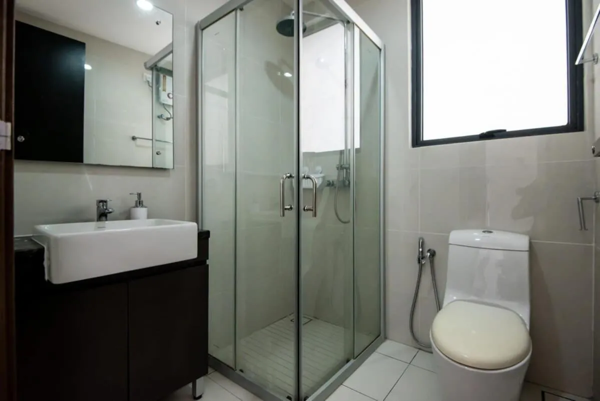 A Stylish 2BR Suite Water Views Free Parking