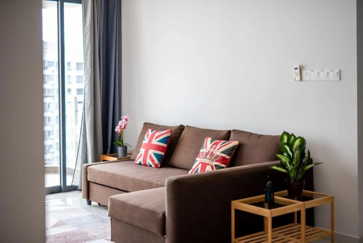 A Stylish 2BR Suite Water Views Free Parking