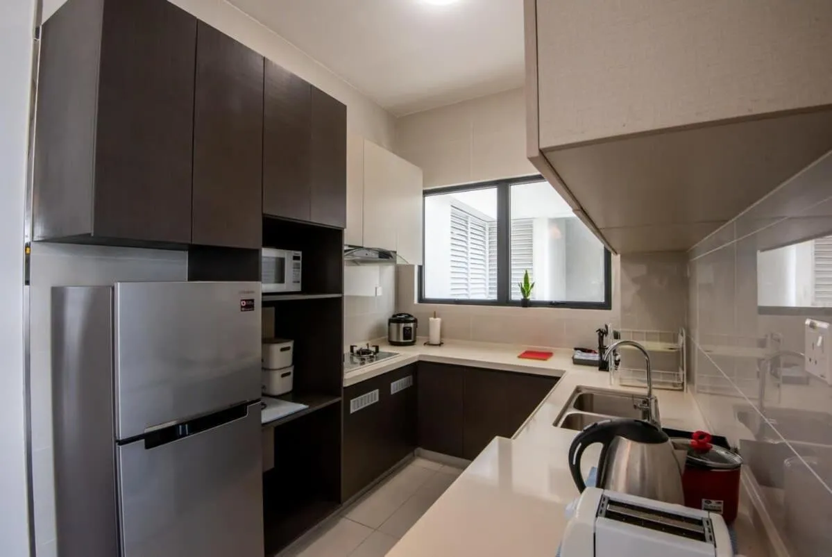 A Stylish 2BR Suite Water Views Free Parking