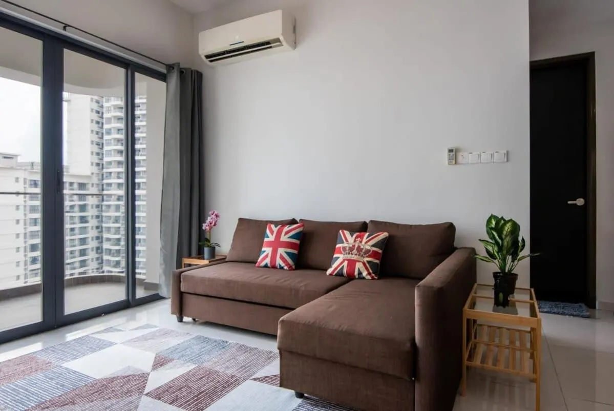 A Stylish 2BR Suite Water Views Free Parking