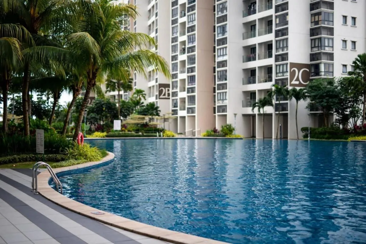 A Stylish 2BR Suite Water Views Free Parking