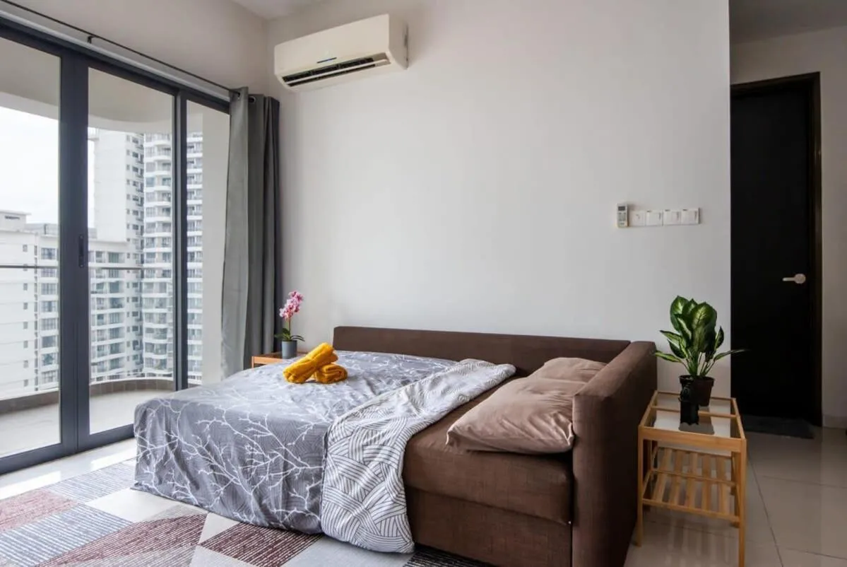 Bed in A Stylish 2BR Suite Water Views Free Parking