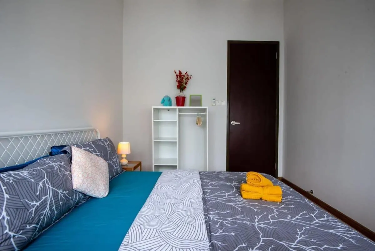 Bed in A Stylish 2BR Suite Water Views Free Parking