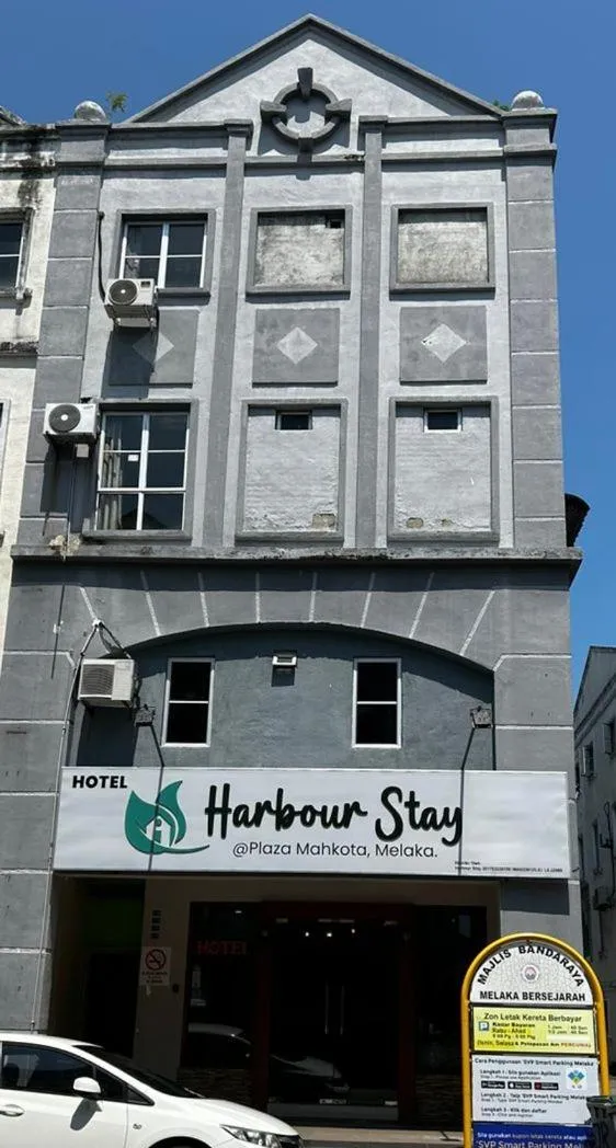 Property building in Hotel Harbour Stay