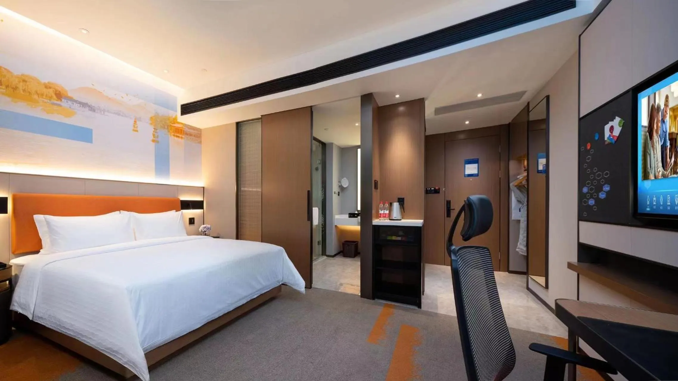 Photo of the whole room, Bed in Hampton by Hilton Hangzhou West Lake