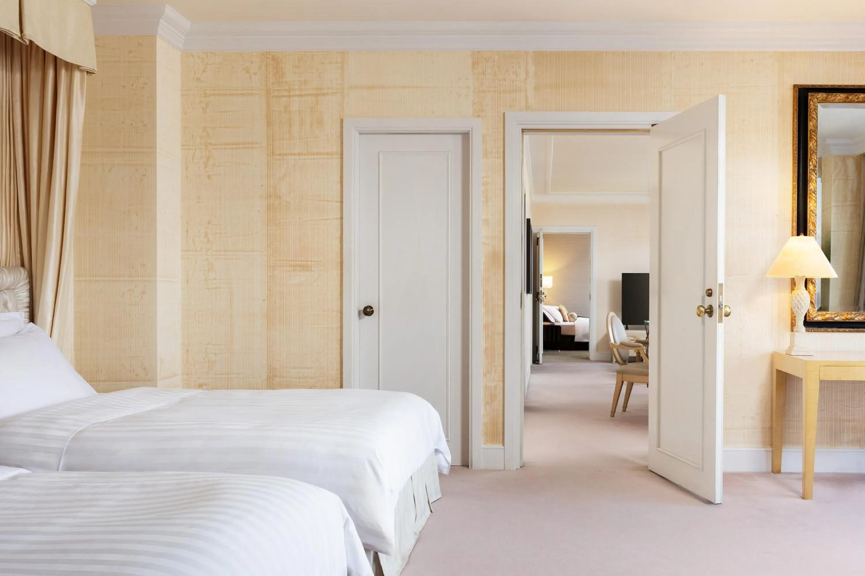 Bed in Hotel Hankyu International