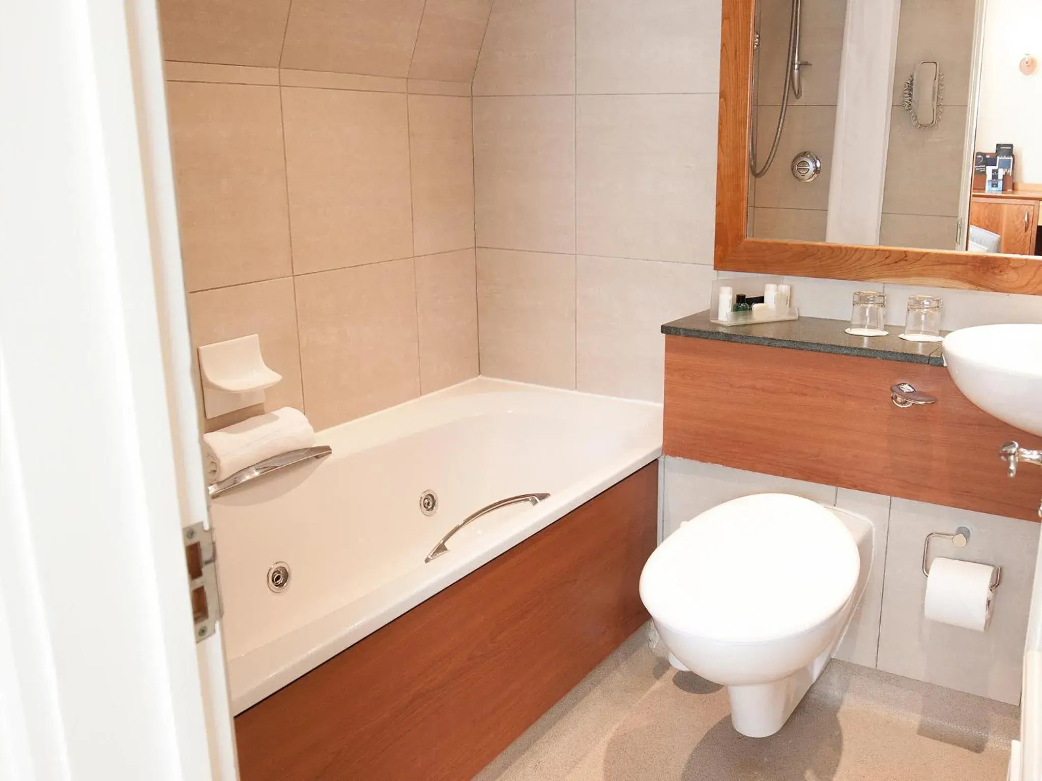 Standard Double Room in Harbour Heights Hotel Standard Double Room in Harbour Heights Hotel