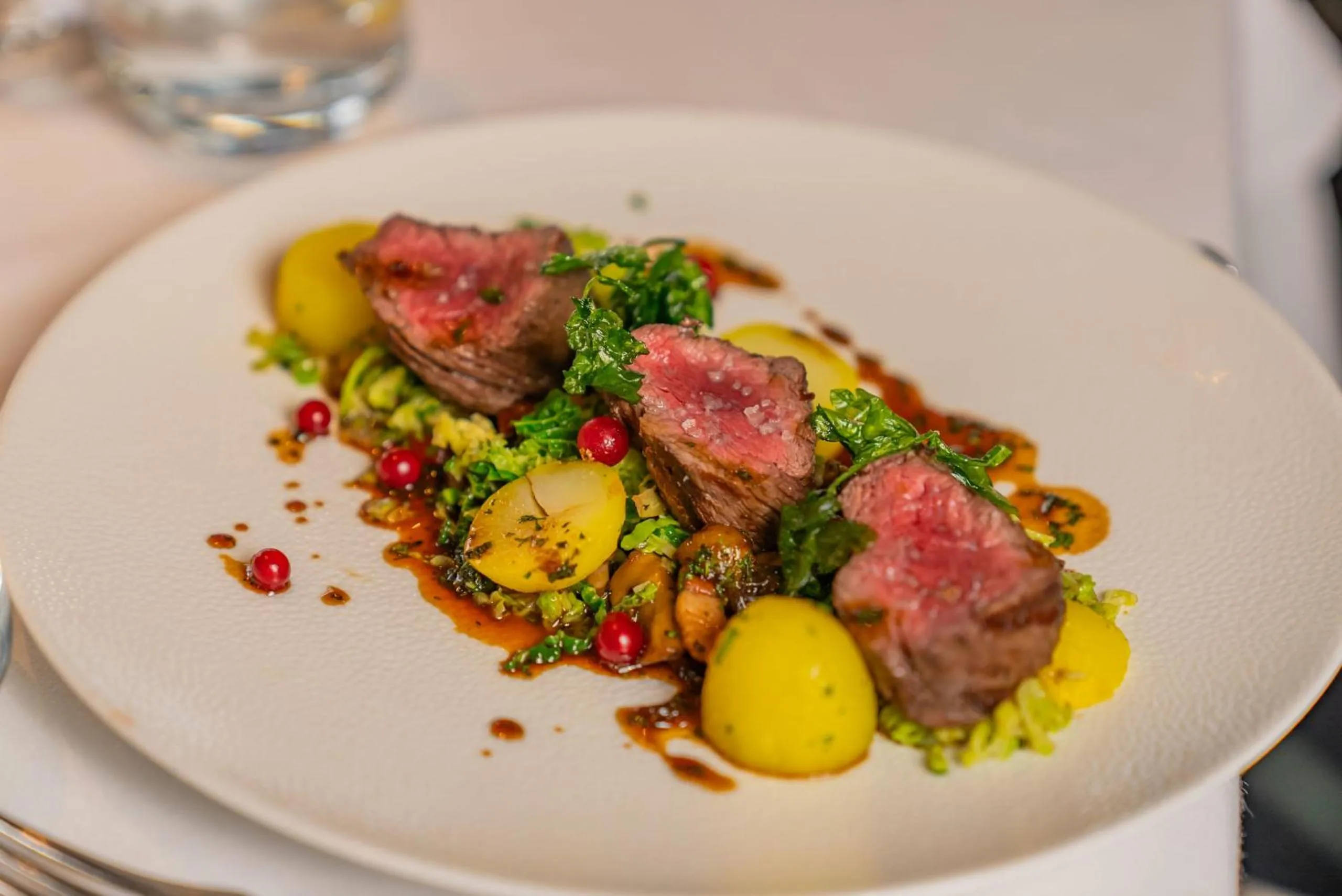 Restaurant/places to eat in Harbour Heights Hotel