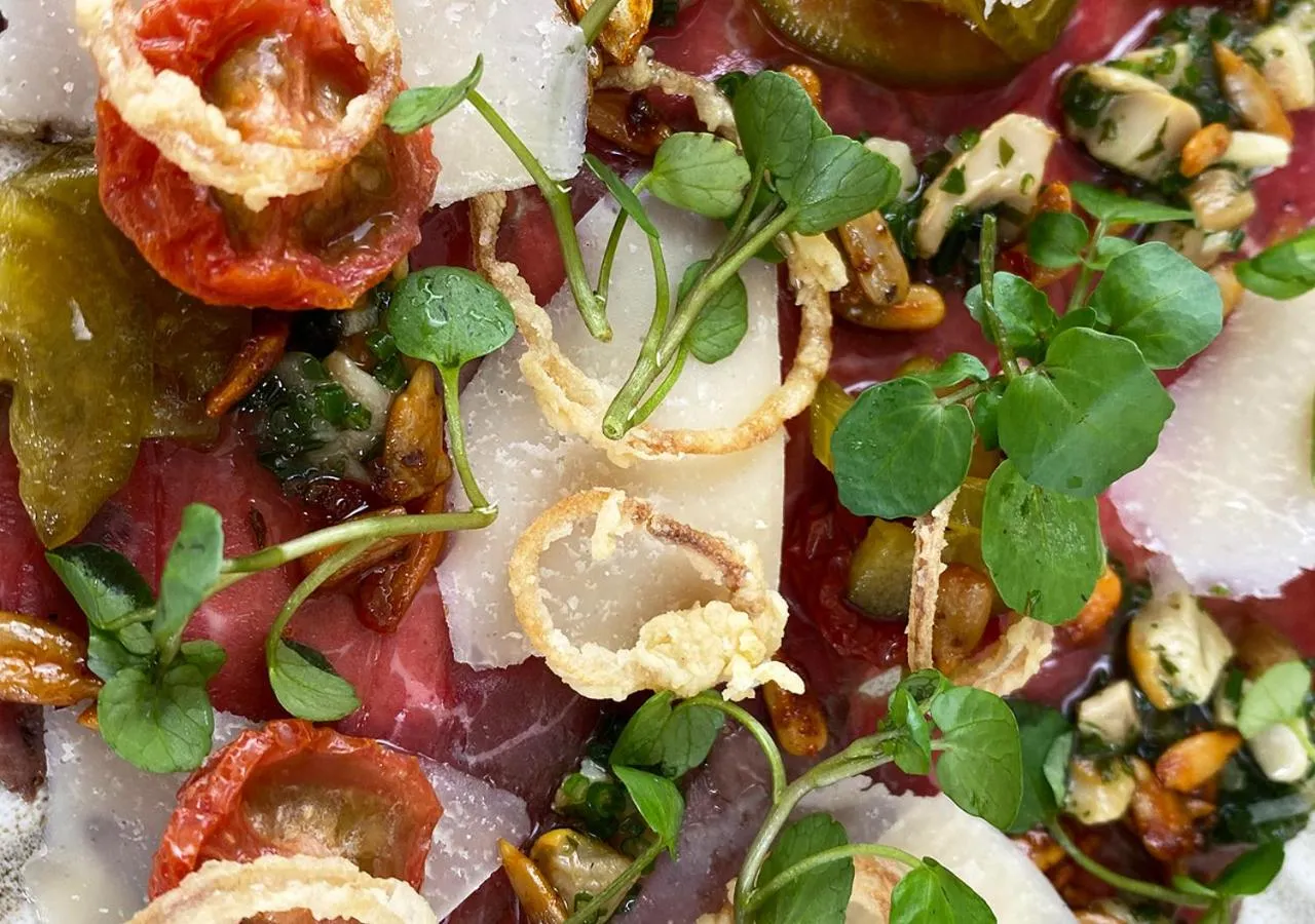 Food and drinks in Harbour Heights Hotel