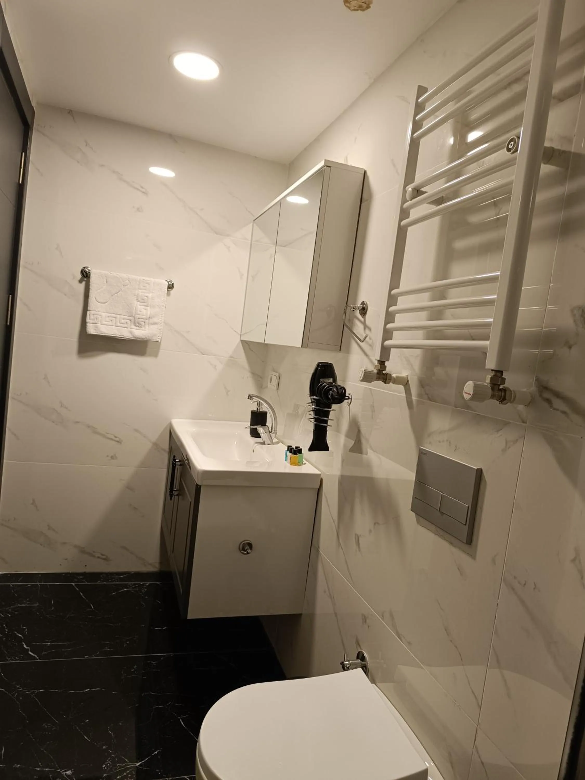 Shower in Nomad Hub Istanbul Residence