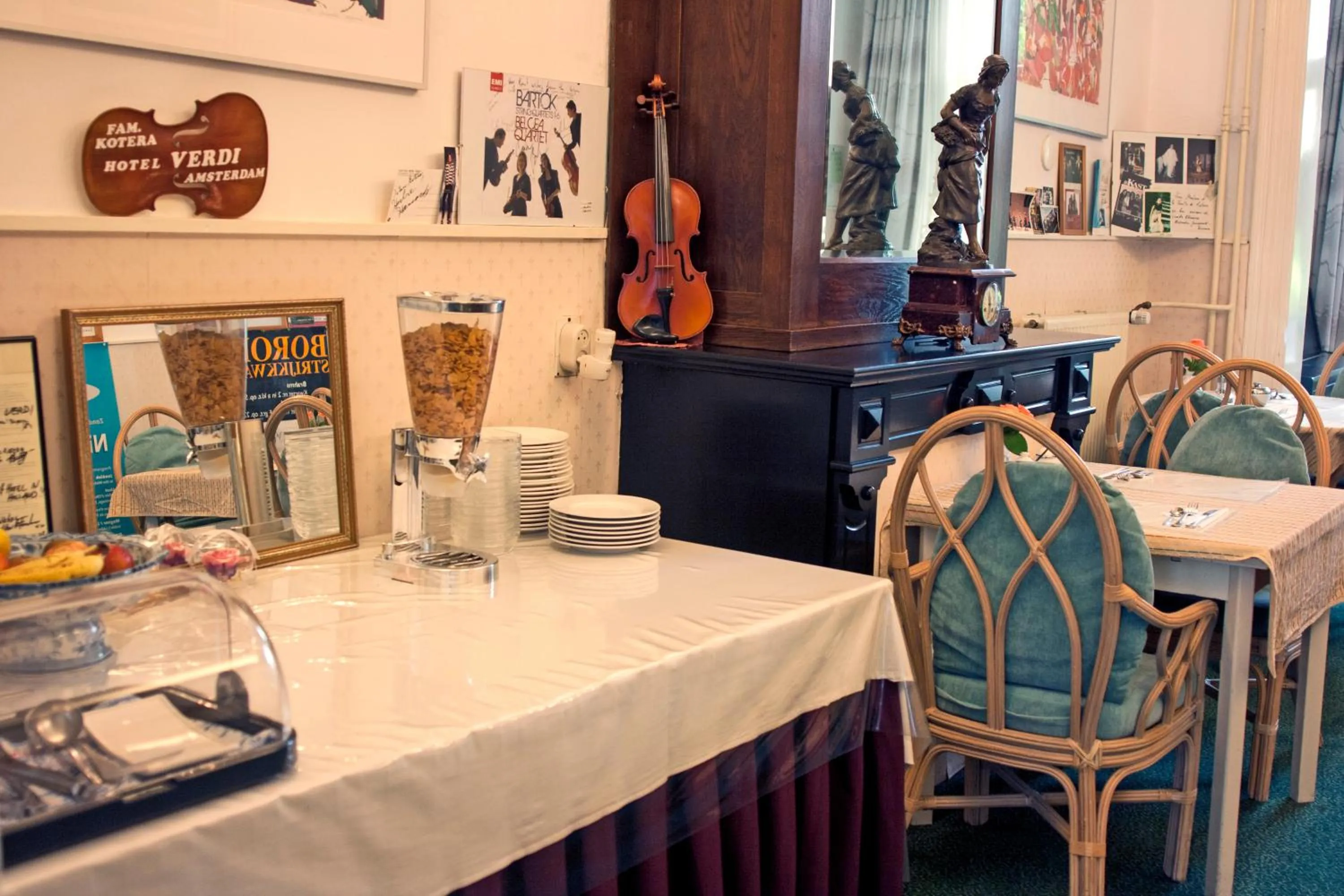 Restaurant/places to eat in Hotel Verdi