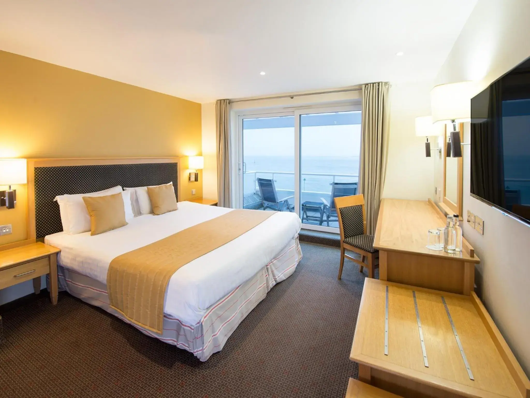 Photo of the whole room, Bed in Haven Hotel Photo of the whole room, Bed in Haven Hotel