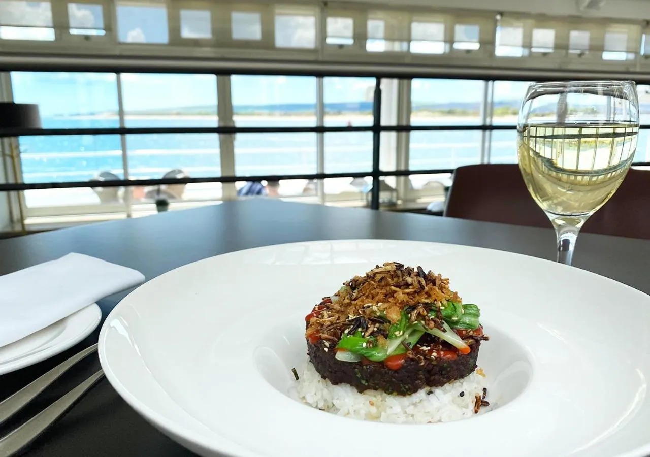 Restaurant/places to eat in Haven Hotel