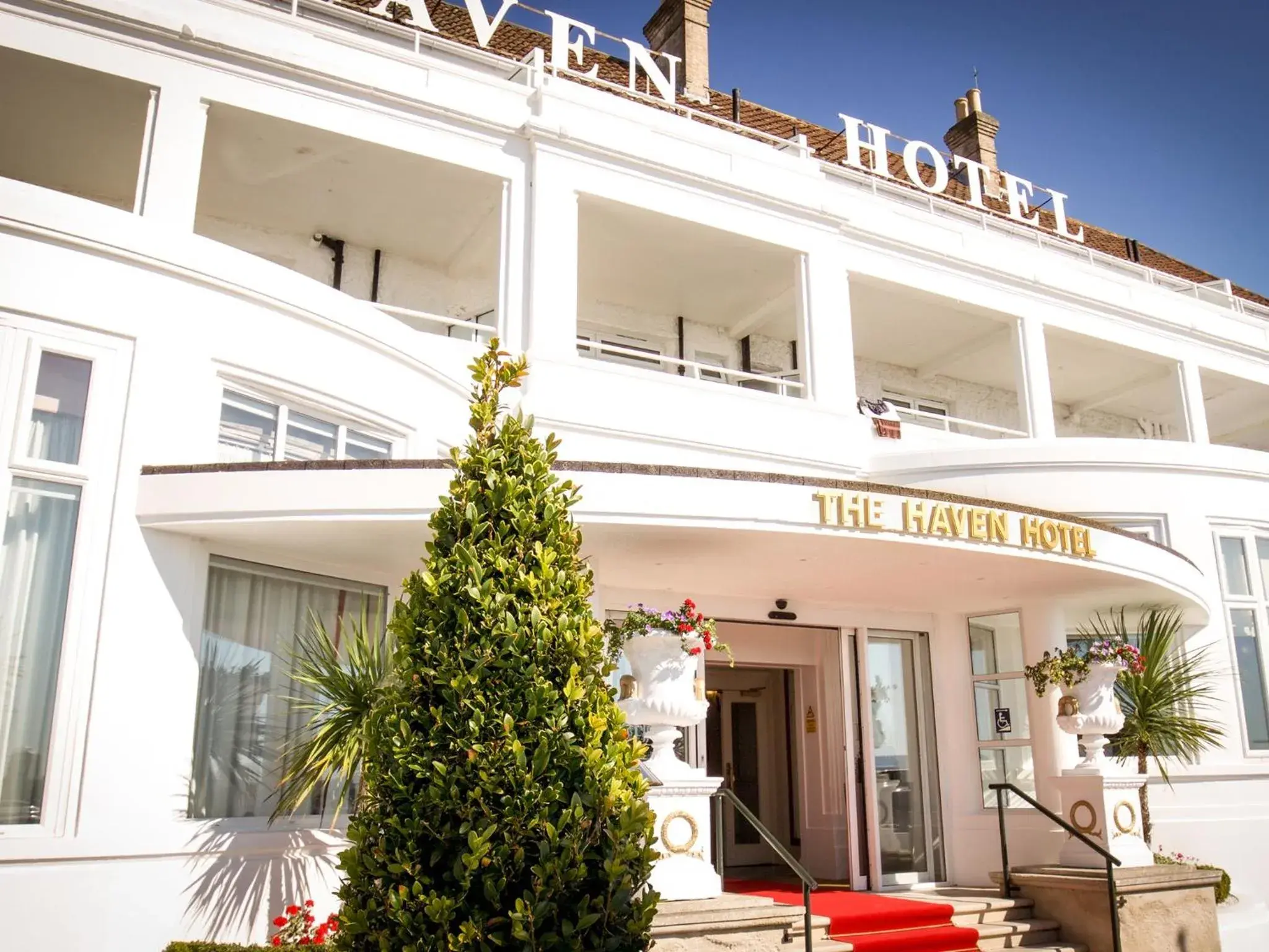 Facade/entrance in Haven Hotel Facade/entrance in Haven Hotel