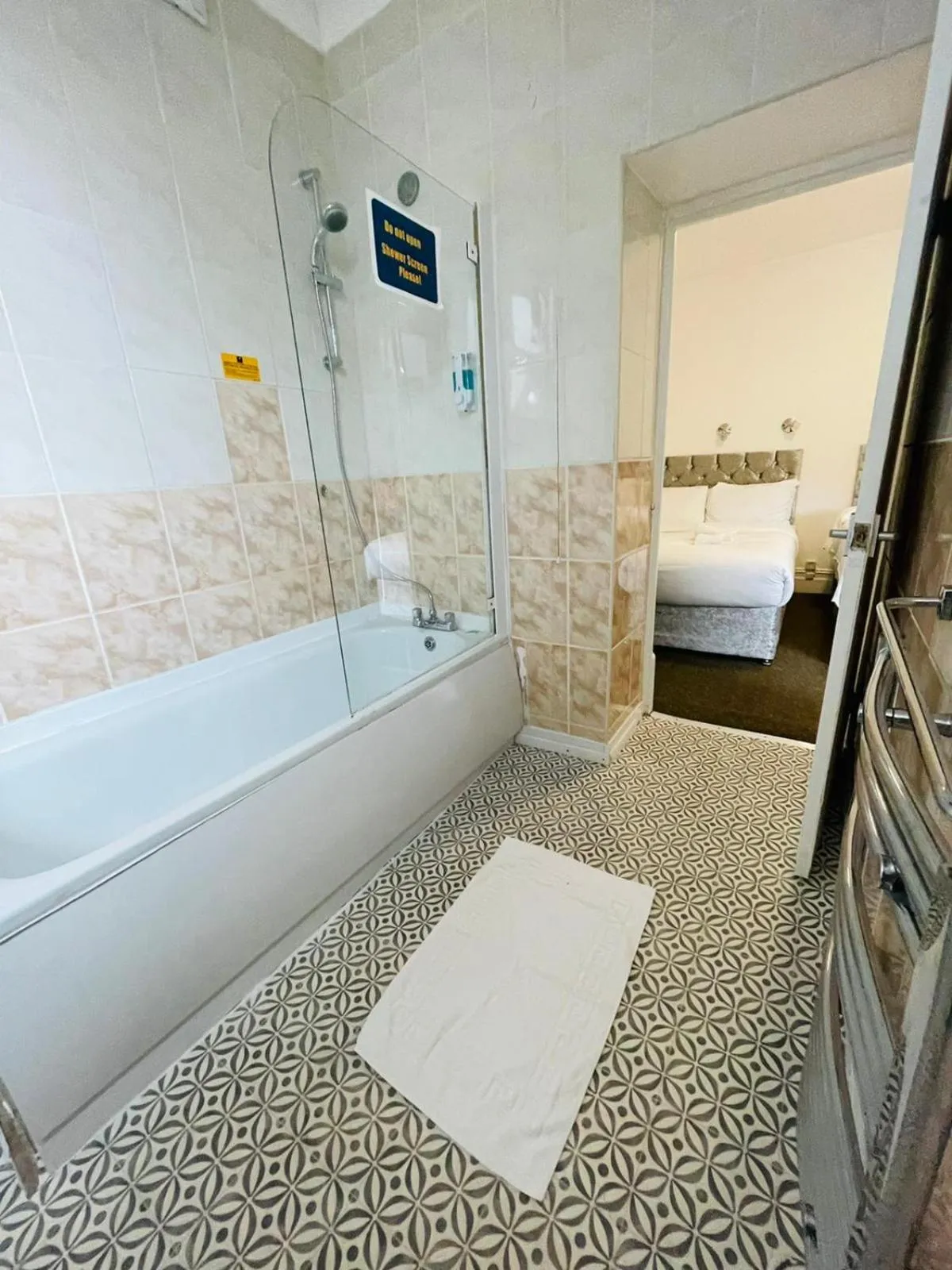 Bathroom in Star Hotel, South Leicester