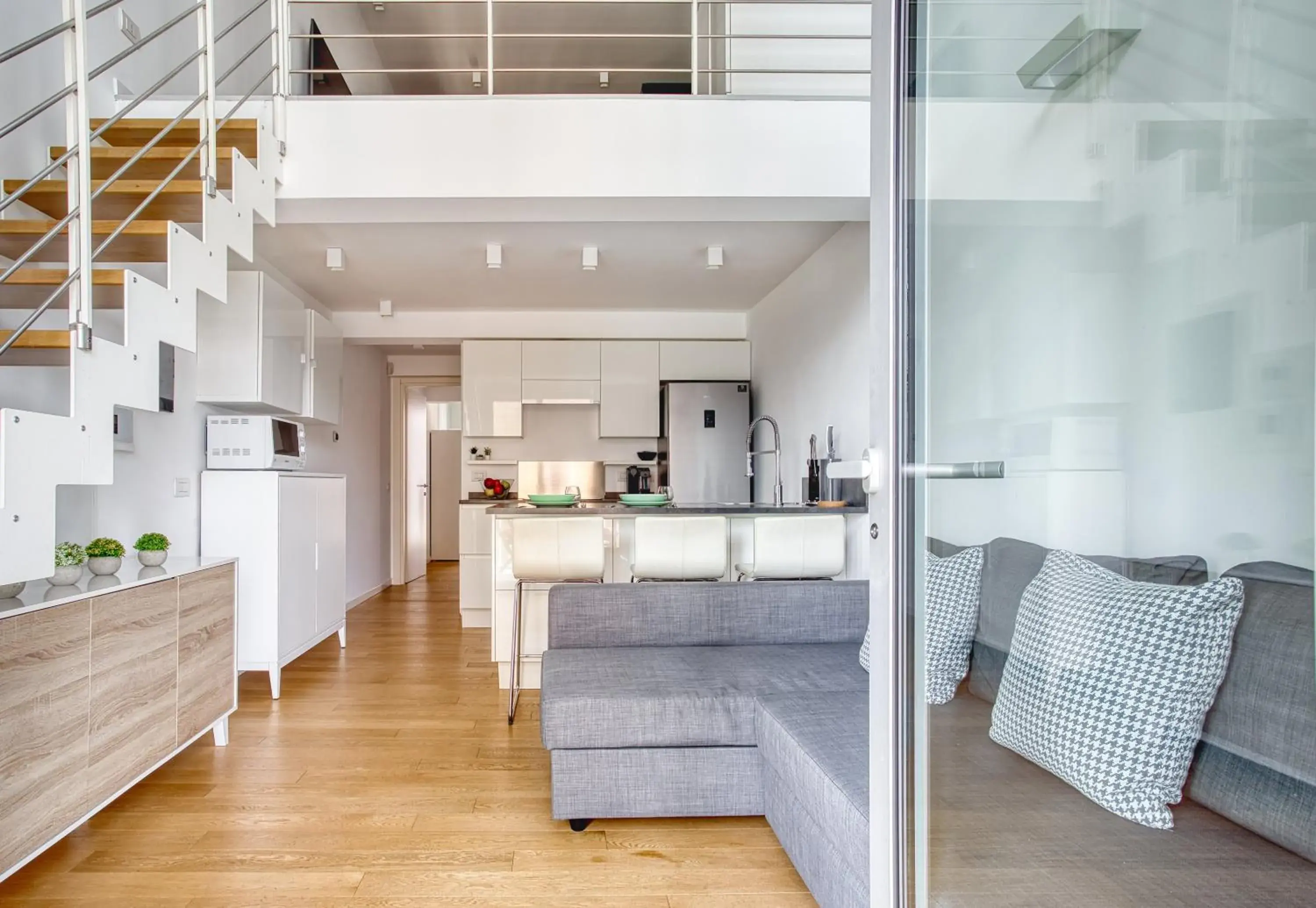 Just Urban Stays - Stylish Duplex with Terrace - 10 min Porta Romana Just Urban Stays - Stylish Duplex with Terrace - 10 min Porta Romana