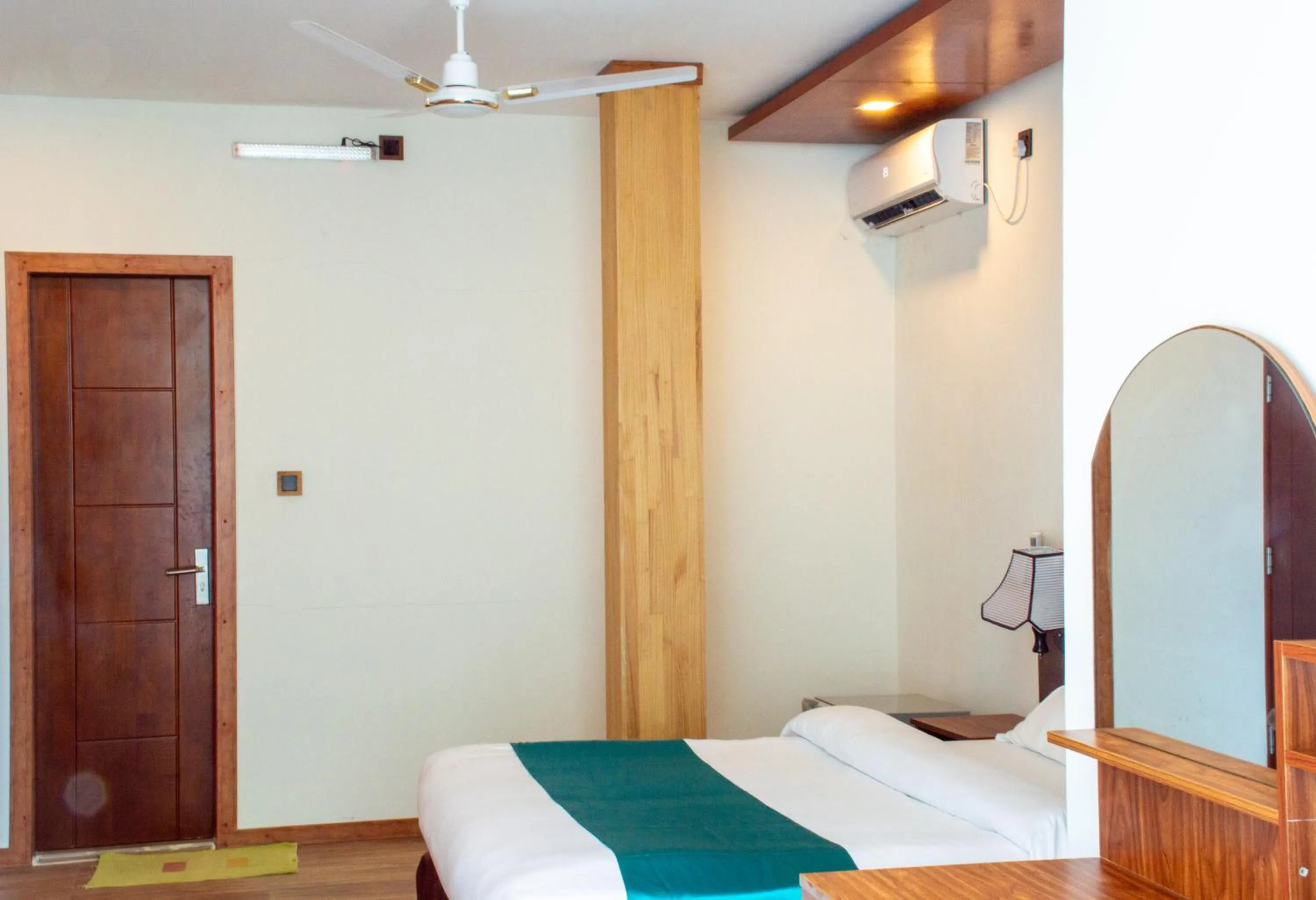 Bed in Maaniya Palace