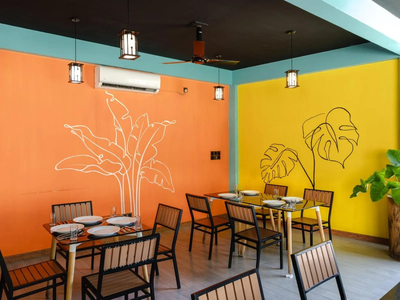 Restaurant/places to eat in Maaniya Palace