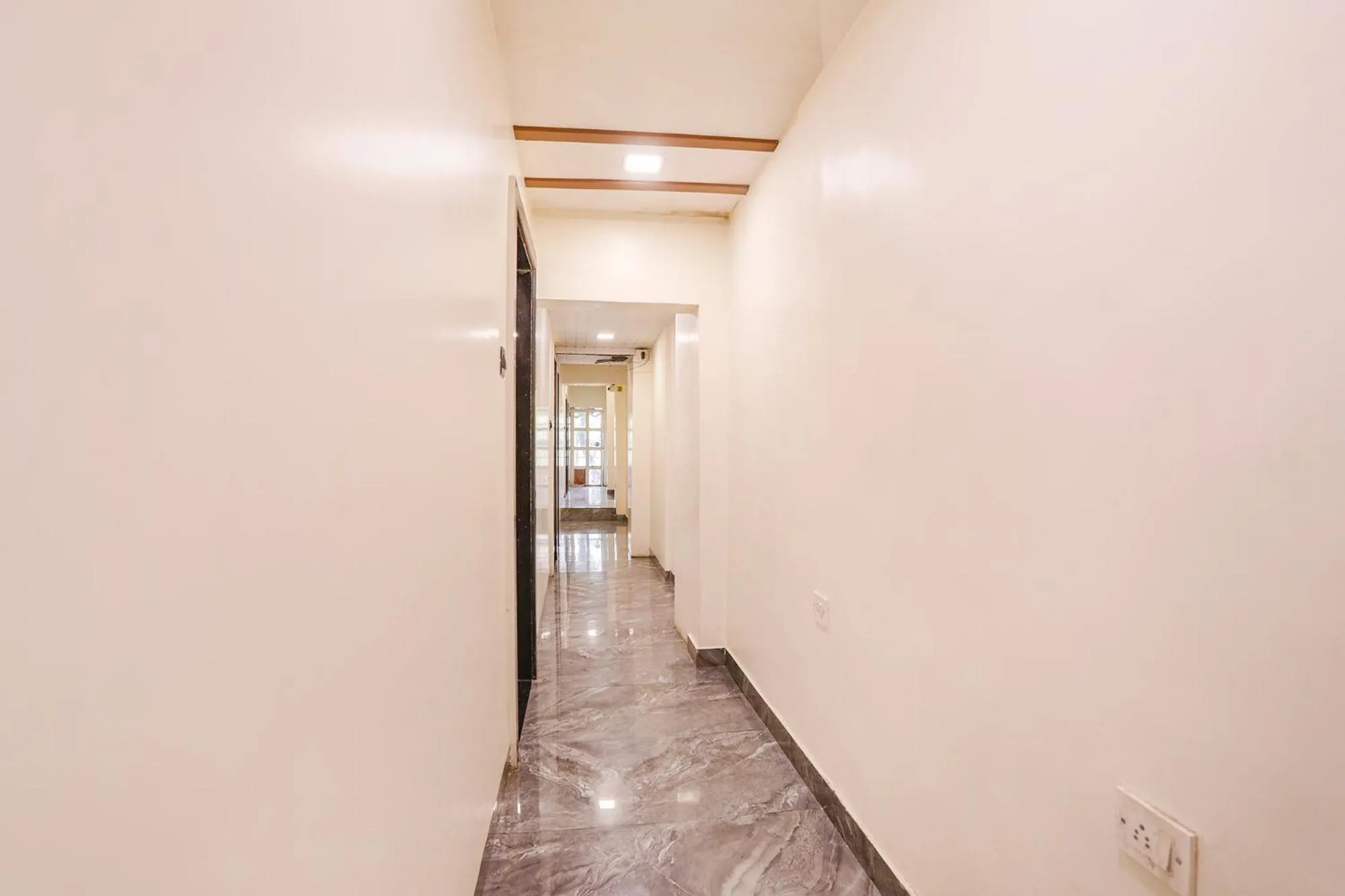 Lobby or reception in HOTEL VERSOVA INN